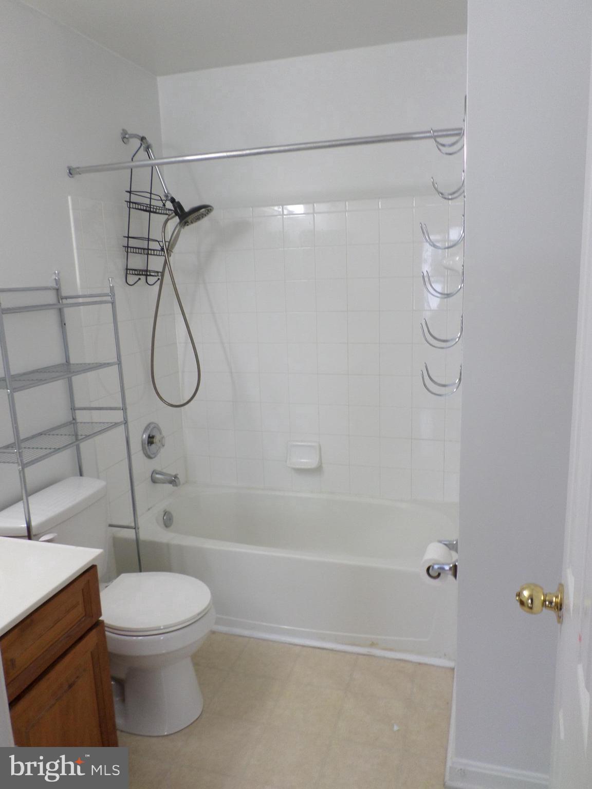 GROVEWOOD - Residential Lease