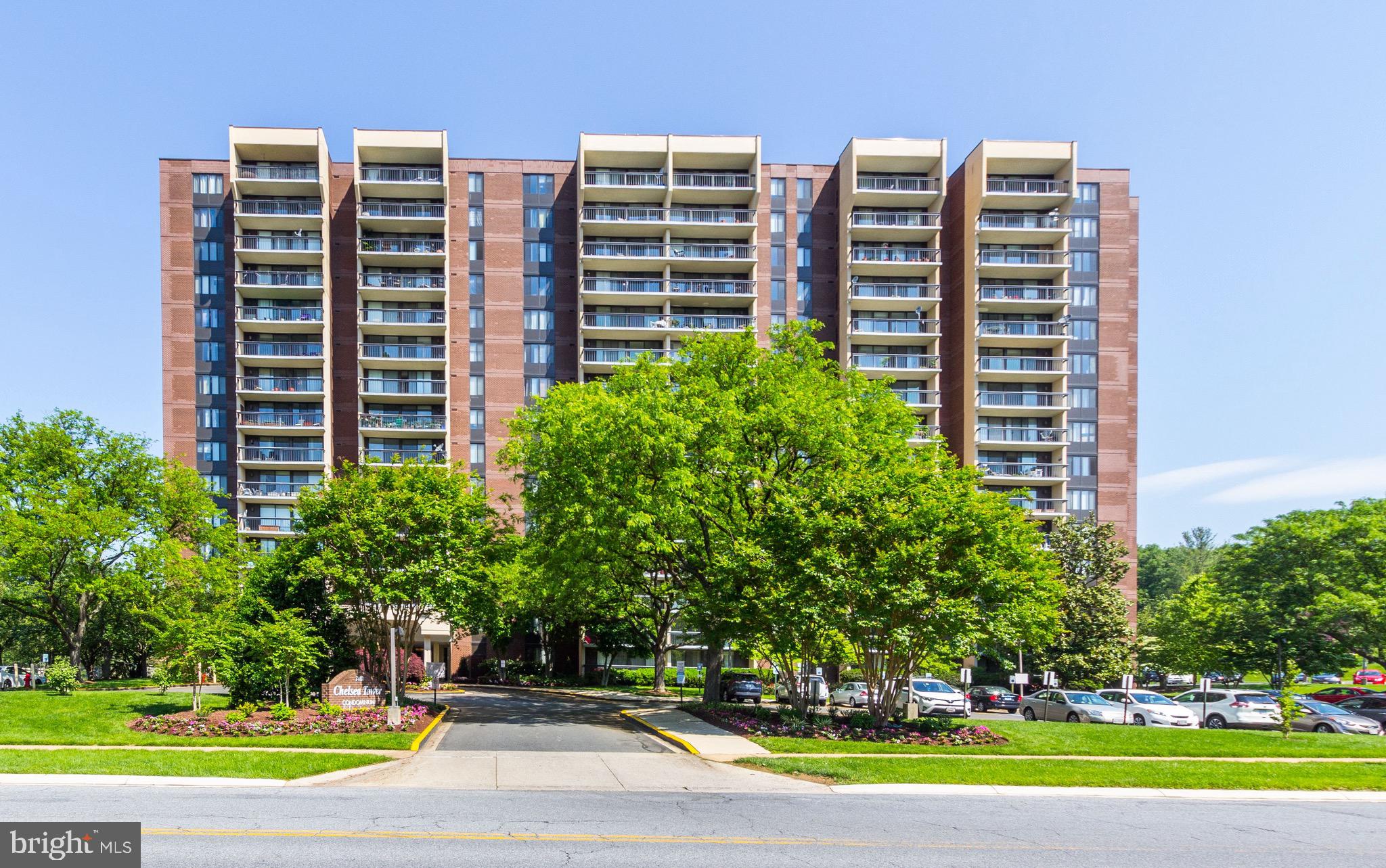 Beautifully maintained condo in North Bethesda in Chelsea Towers! Located in a secure building with 24/7 desk and security service.  Comfortably accommodates dining for six.  Large sliding glass doors open to phenomenal views and gorgeous sunrises! Bathroom tub tiling has been updated. Condo has community pool, tennis, and party and exercise room. Great commuter location that is close to Marriott headquarters, NIH, Montgomery Mall, shops, restaurants, highways leading to Rockville, Gaithersburg and DC. Call to schedule a showing!

Please note that pictures are from previous listing--updates include new microwave over range and updated lighting/mirror in bath.