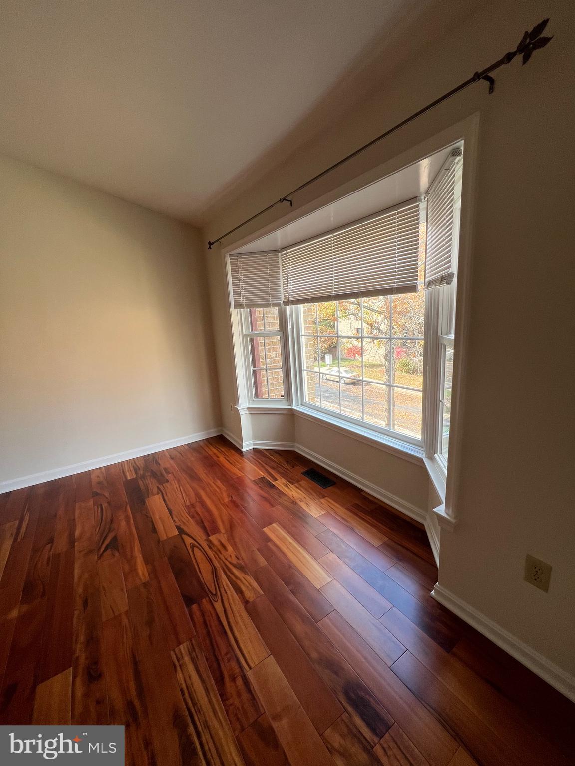 COURTHOUSE WALK - Residential Lease
