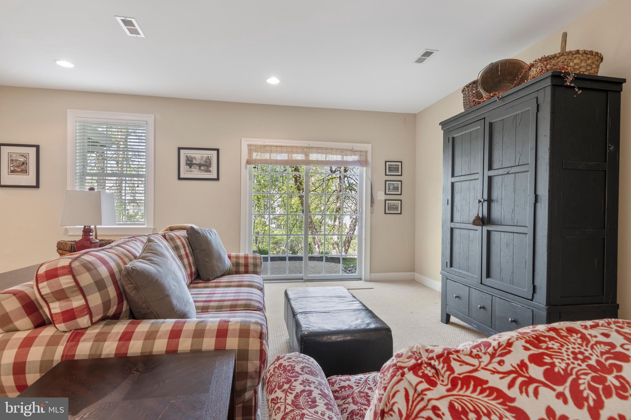 CHERRY CREEK - Residential