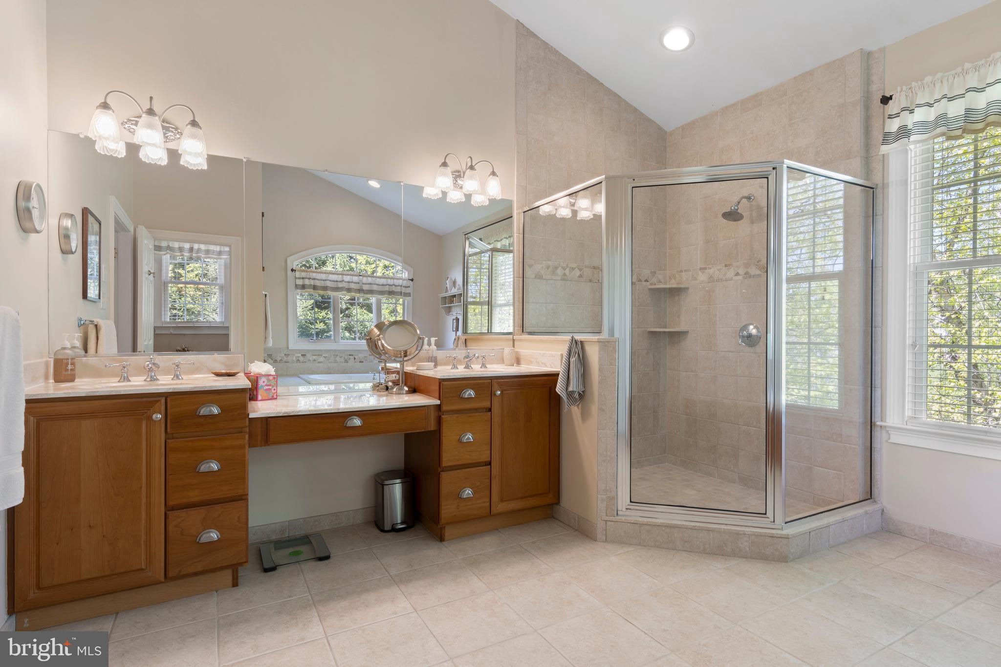 CHERRY CREEK - Residential