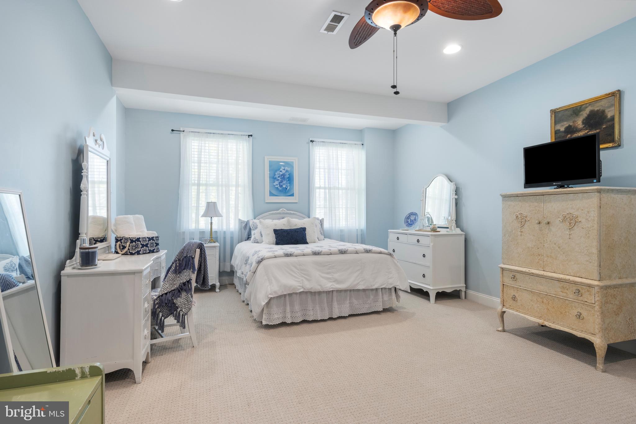 CHERRY CREEK - Residential