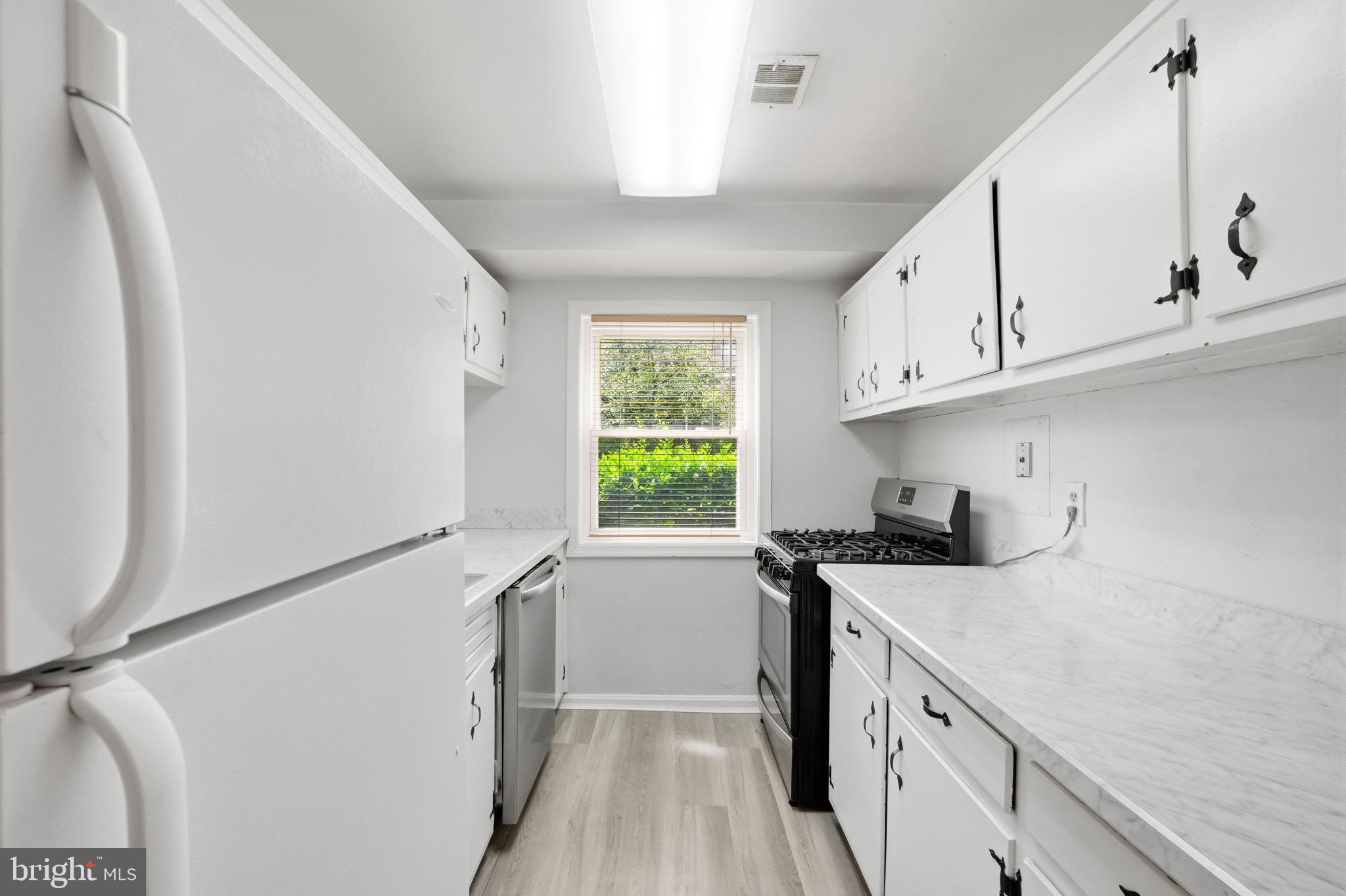 CHARLESTOWNE VILLAGE - Residential
