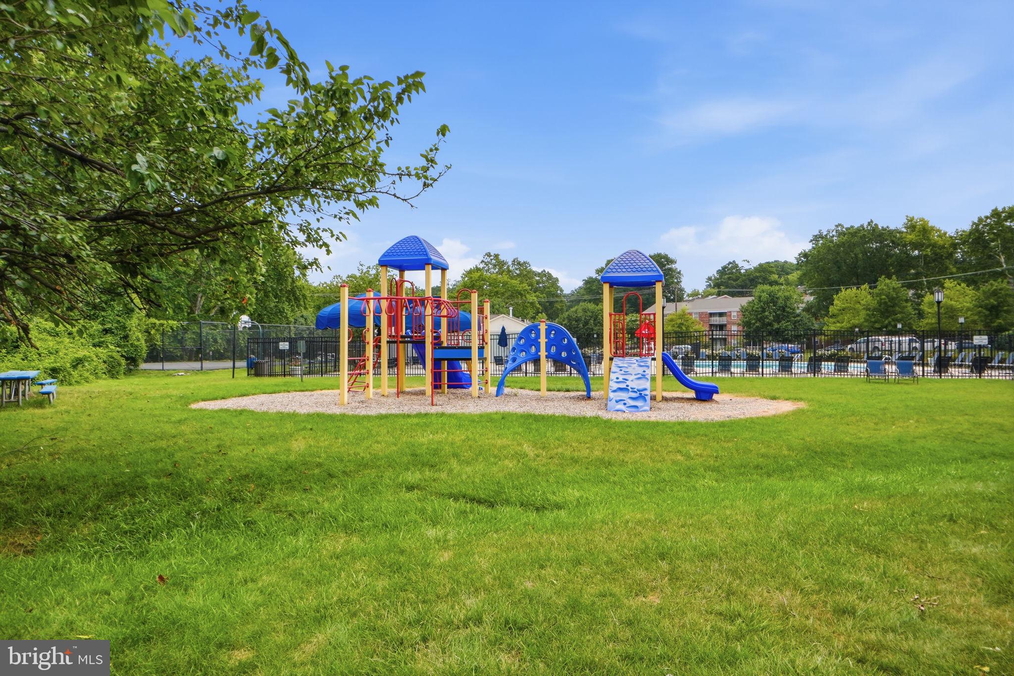 CHARLESTOWNE VILLAGE - Residential