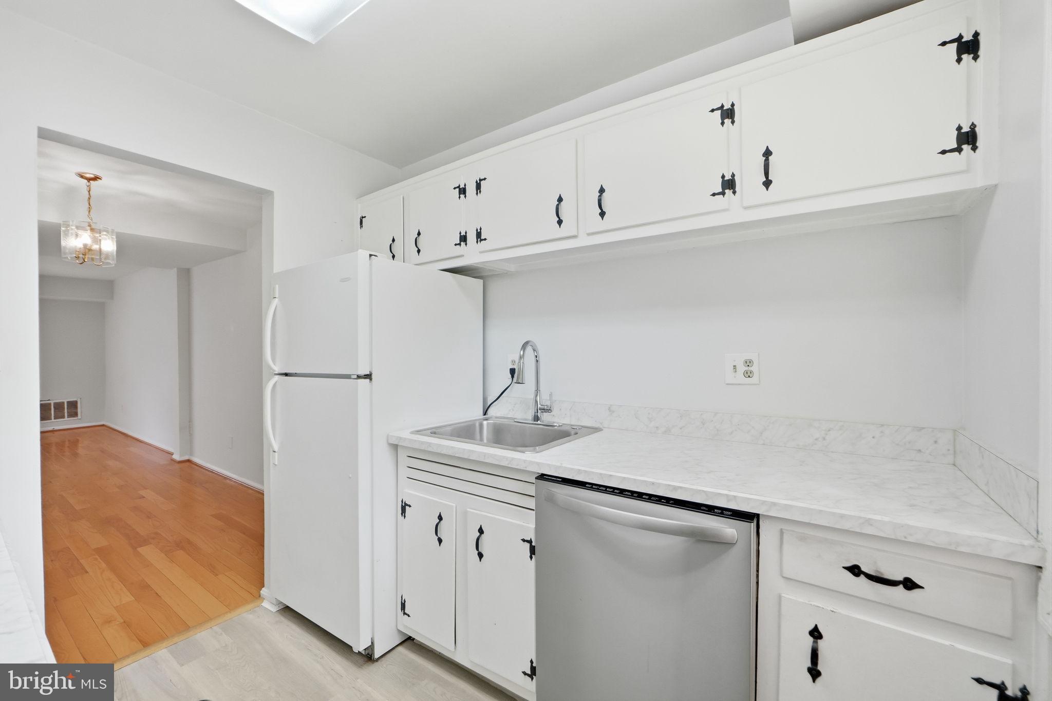 CHARLESTOWNE VILLAGE - Residential