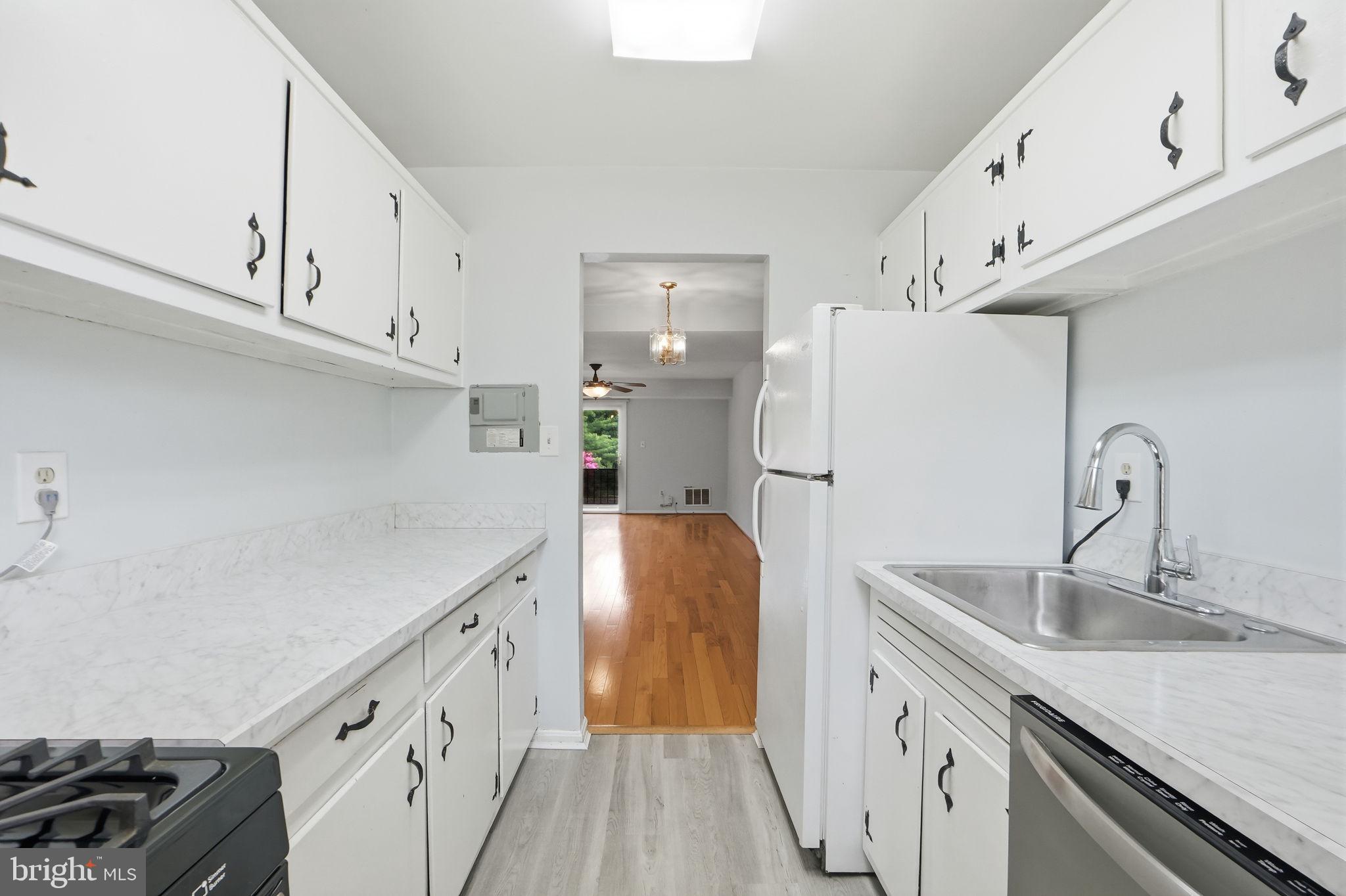 CHARLESTOWNE VILLAGE - Residential