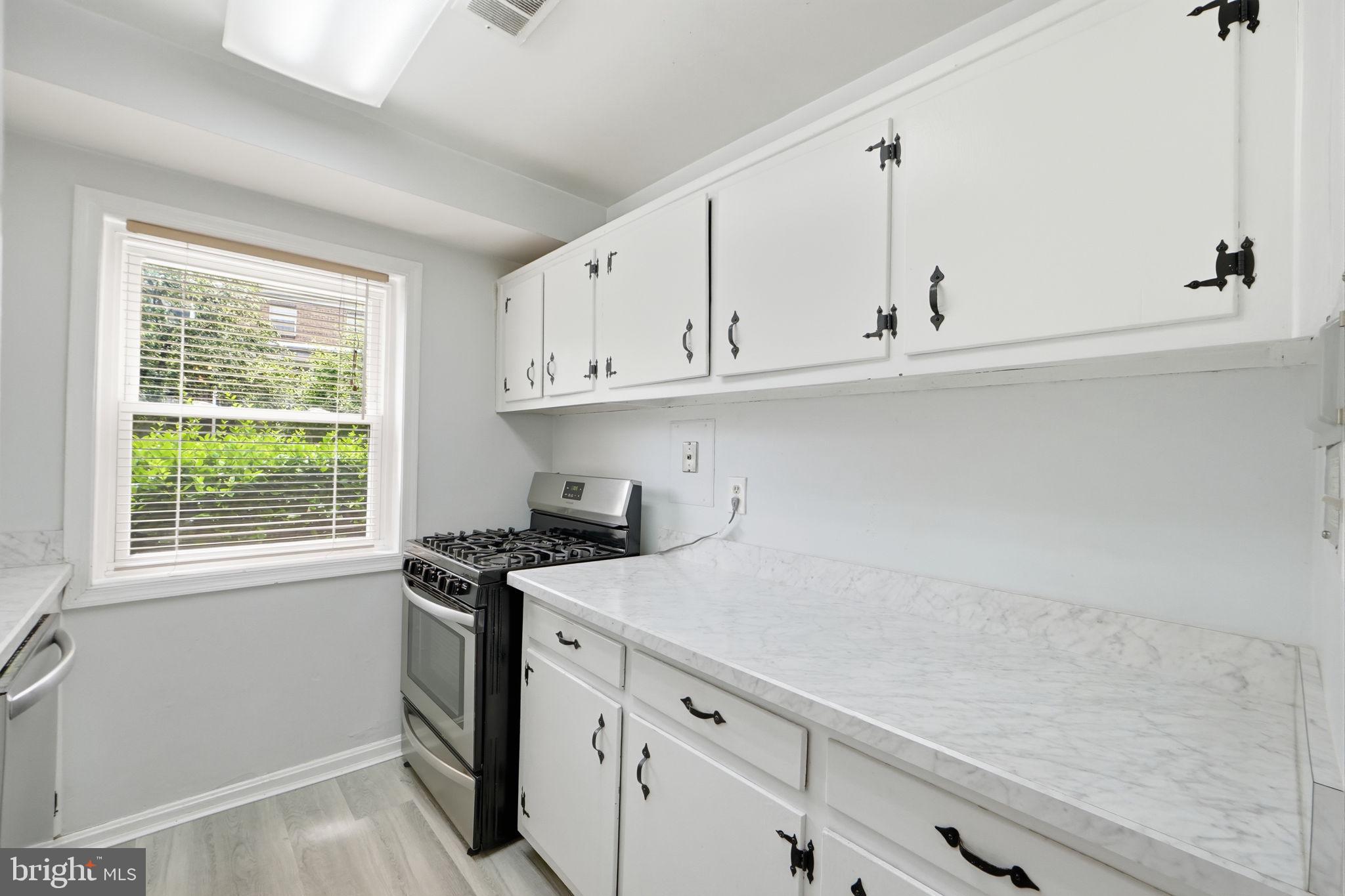 CHARLESTOWNE VILLAGE - Residential