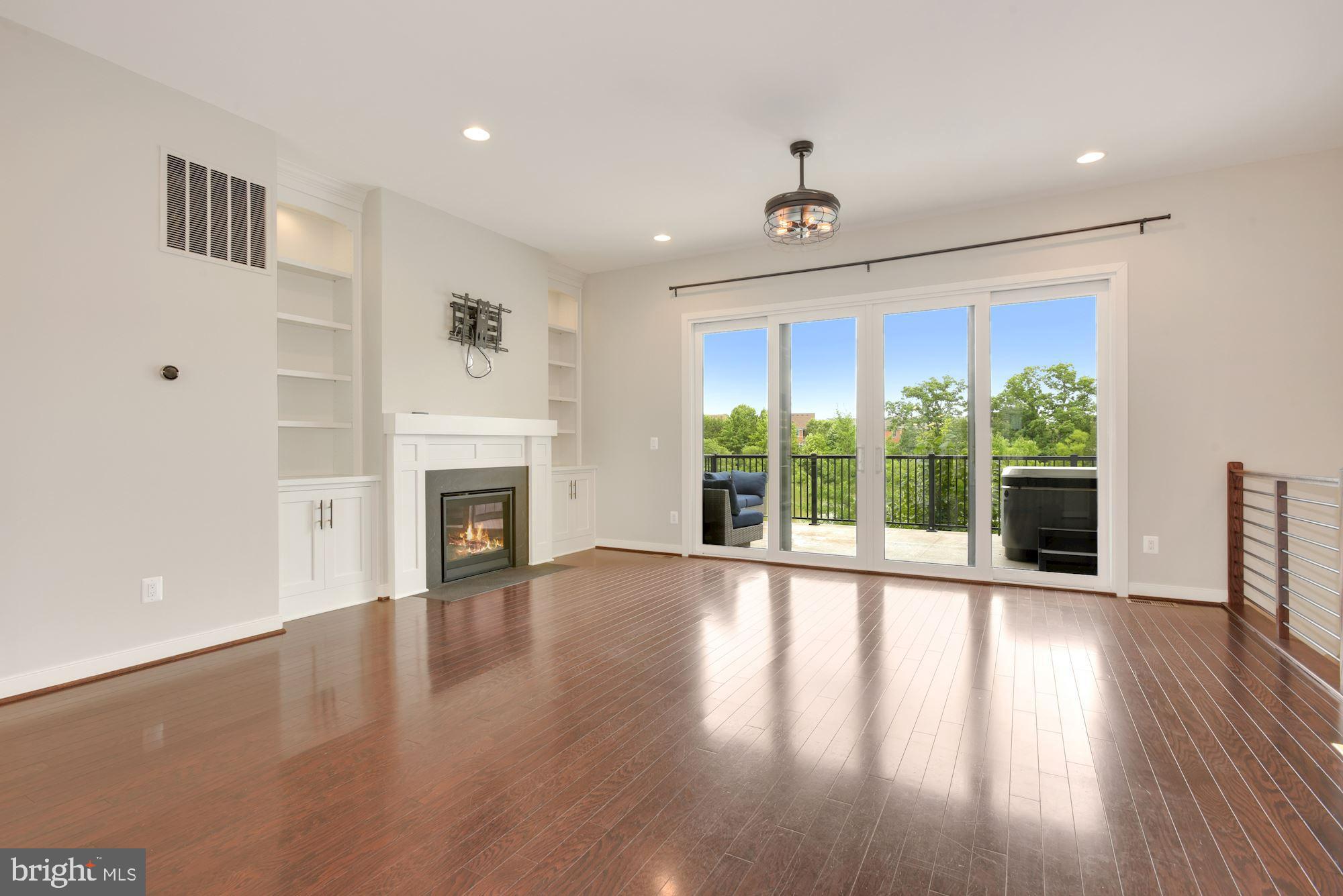 GARDEN DISTRICT AT BRAMBLETON TOWN CENTER - Residential