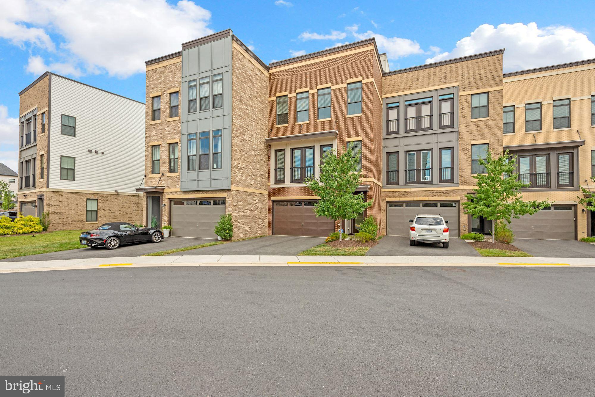GARDEN DISTRICT AT BRAMBLETON TOWN CENTER - Residential
