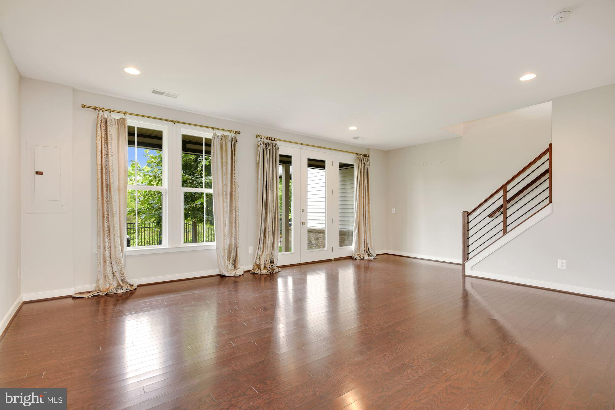 GARDEN DISTRICT AT BRAMBLETON TOWN CENTER - Residential