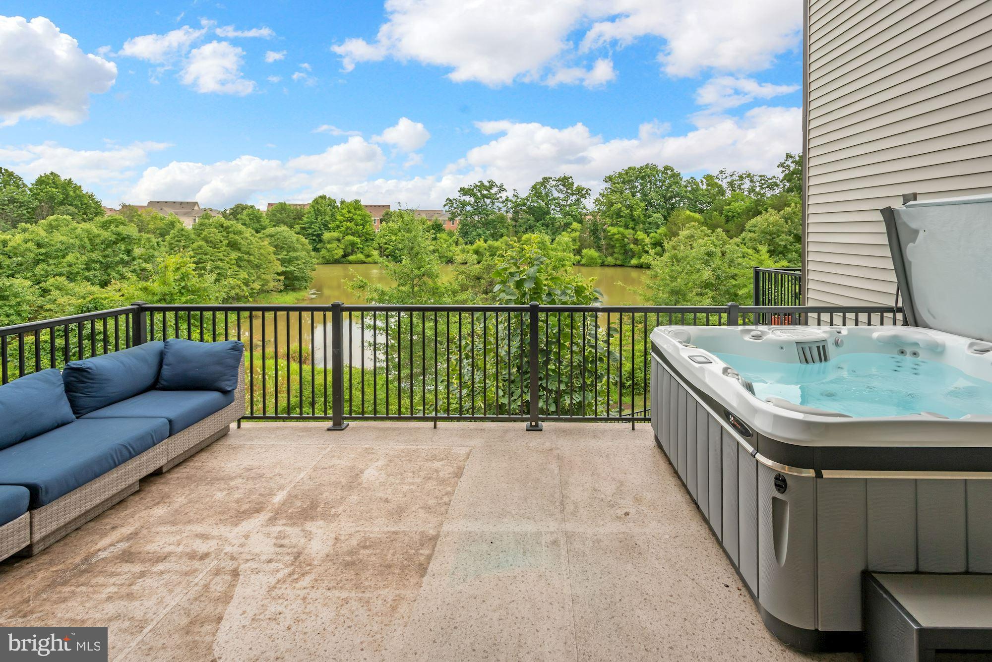 GARDEN DISTRICT AT BRAMBLETON TOWN CENTER - Residential