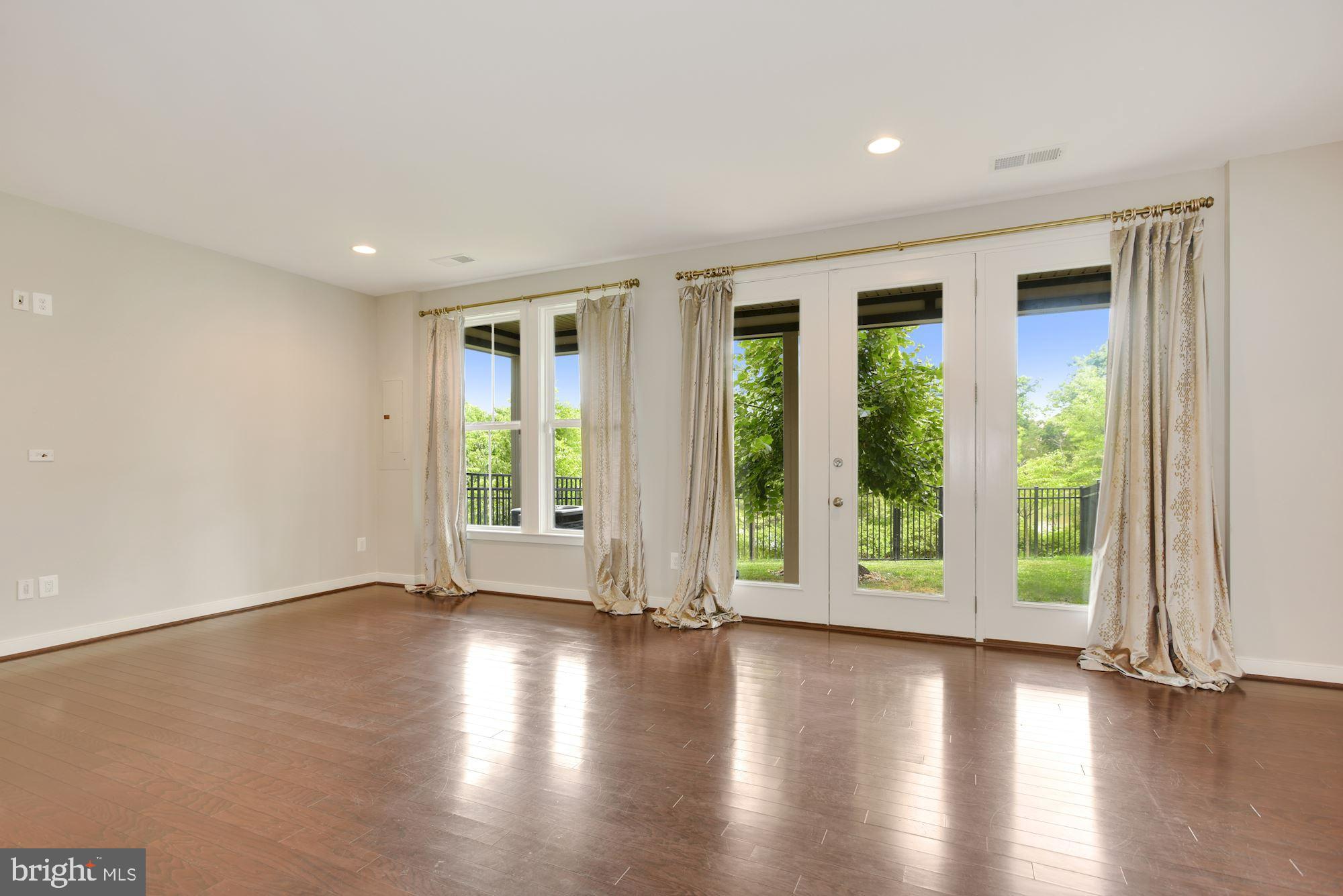 GARDEN DISTRICT AT BRAMBLETON TOWN CENTER - Residential