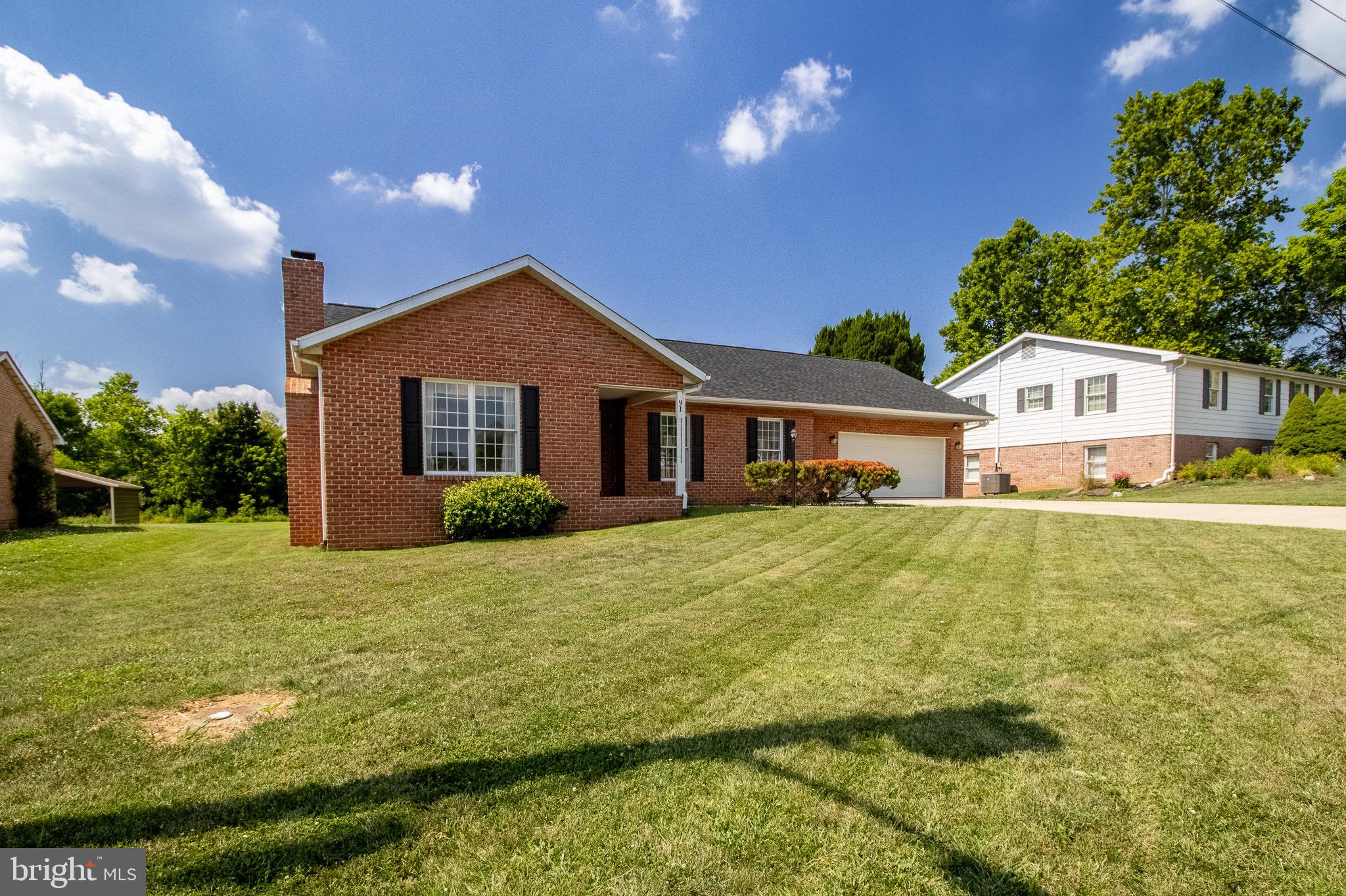MEADOWBROOK - Residential