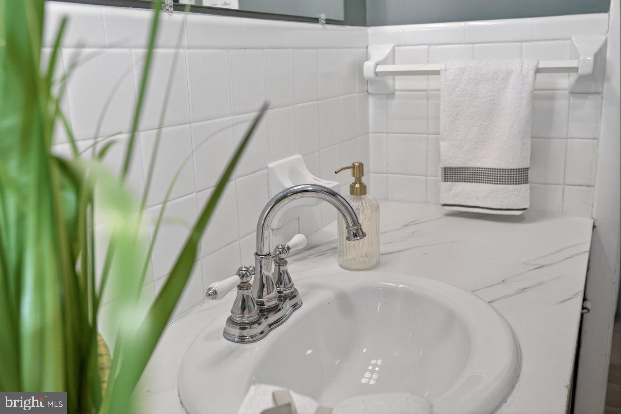 AVONDALE ACRES - Residential