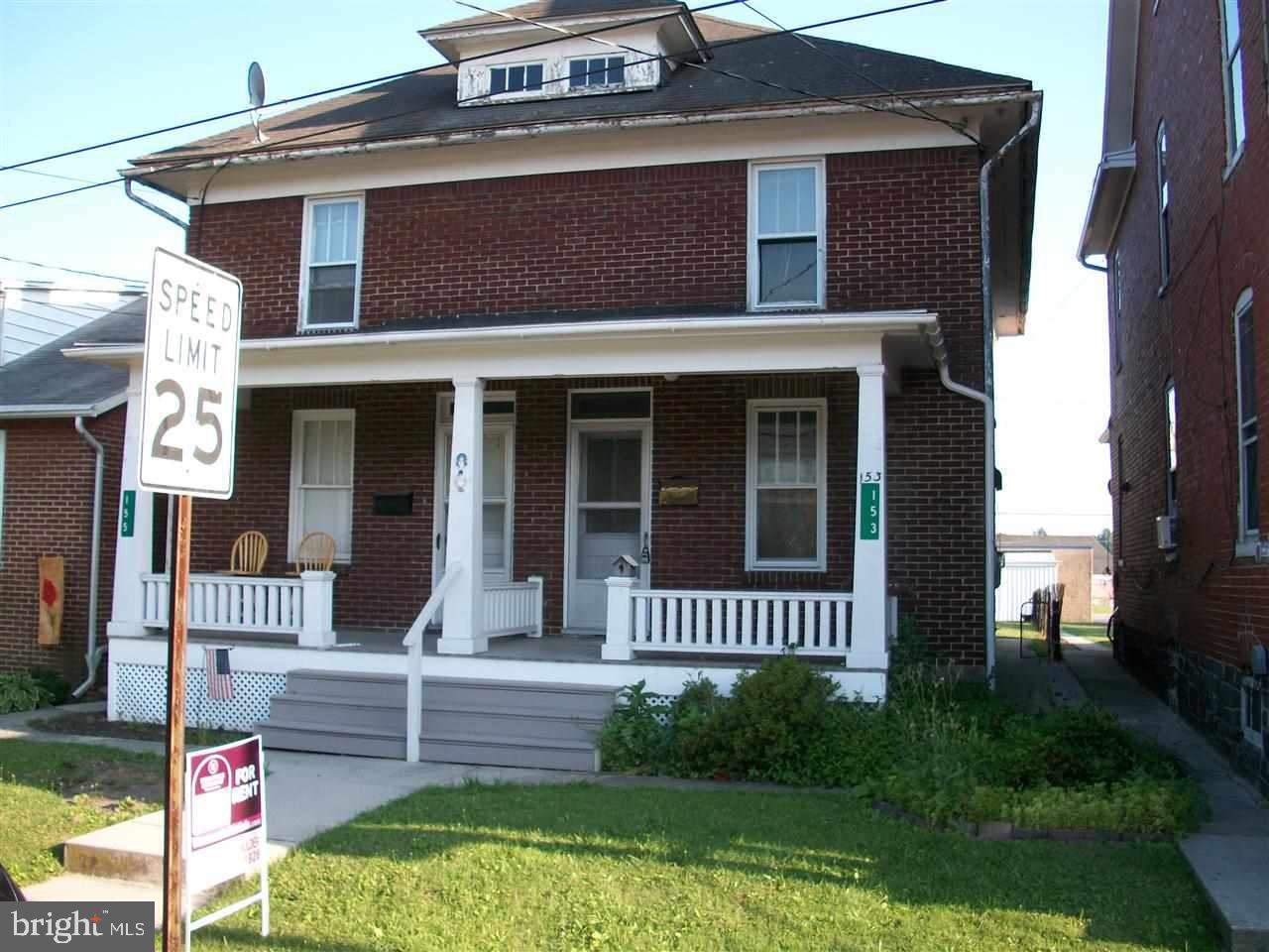 Wonderful 3 bedroom home located near downtown Gettysburg.  Located close to schools.  This wonderful 3 bedroom home has old world charm with a new painting throughout and new kitchen with new updates.