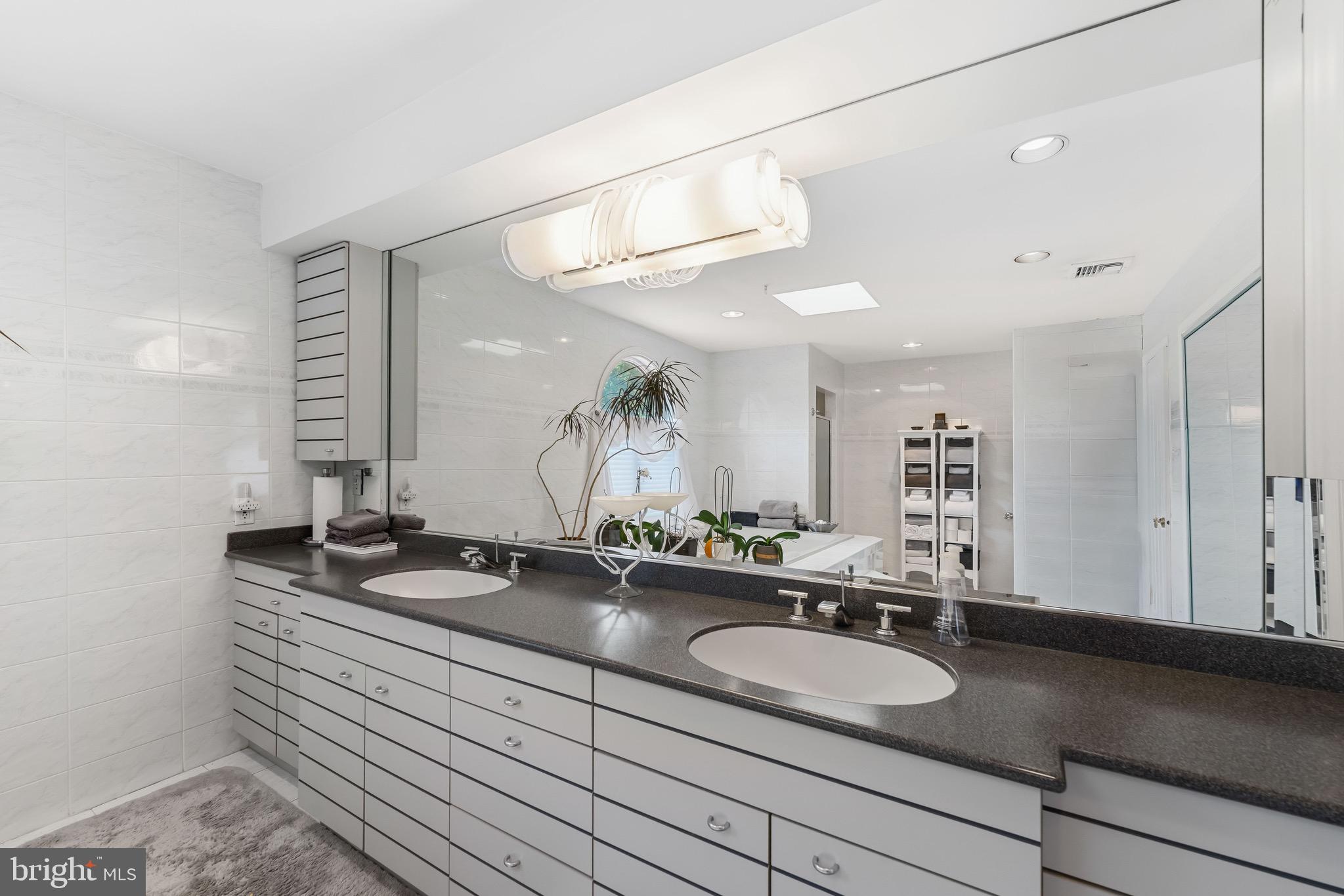 JUSTA FARMS - Residential