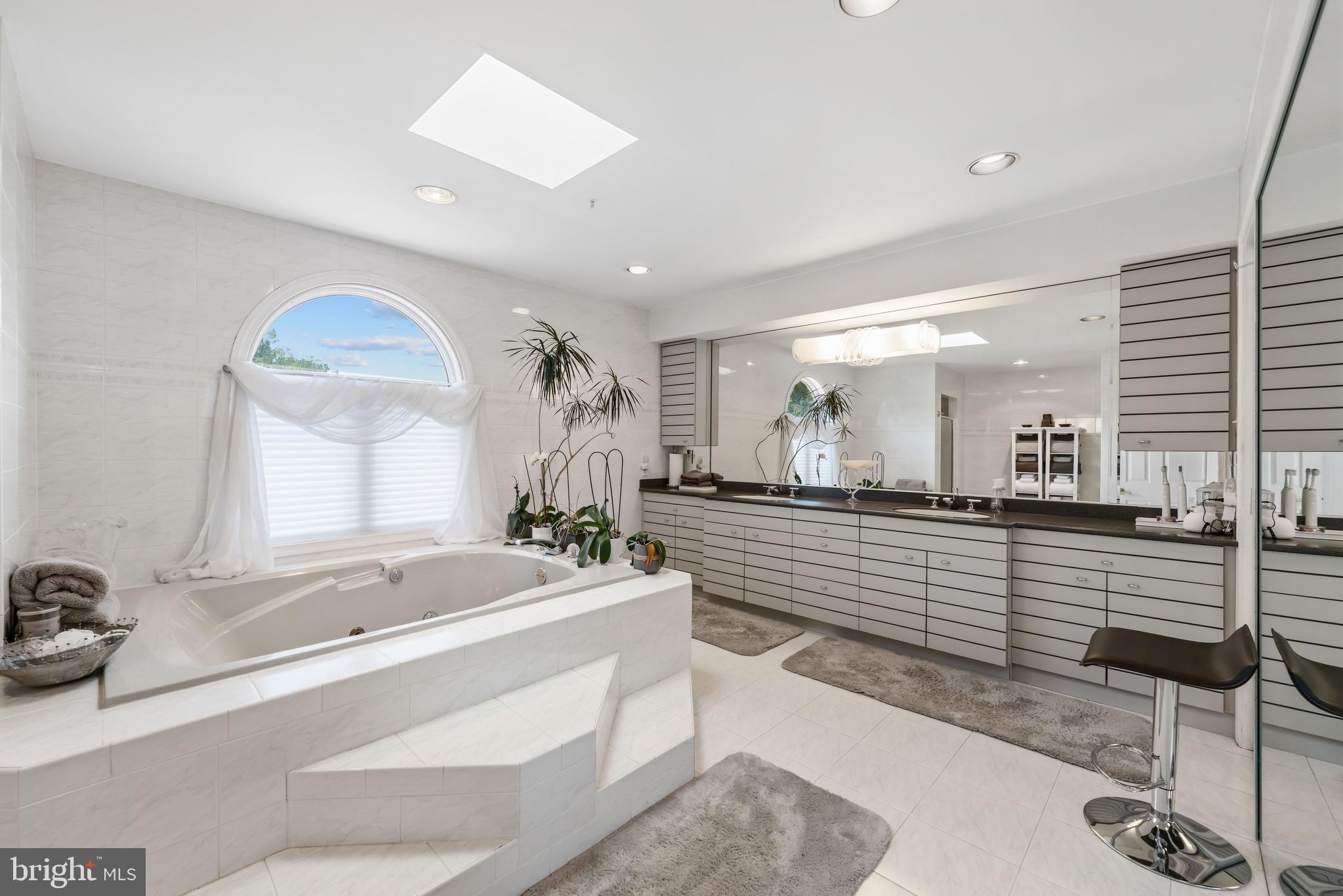 JUSTA FARMS - Residential