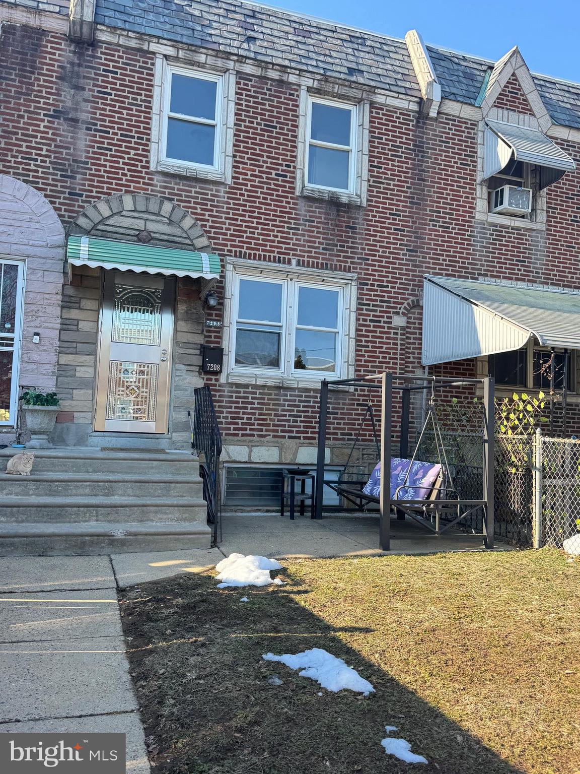 Nice area, close to shopping center, transportation, school.