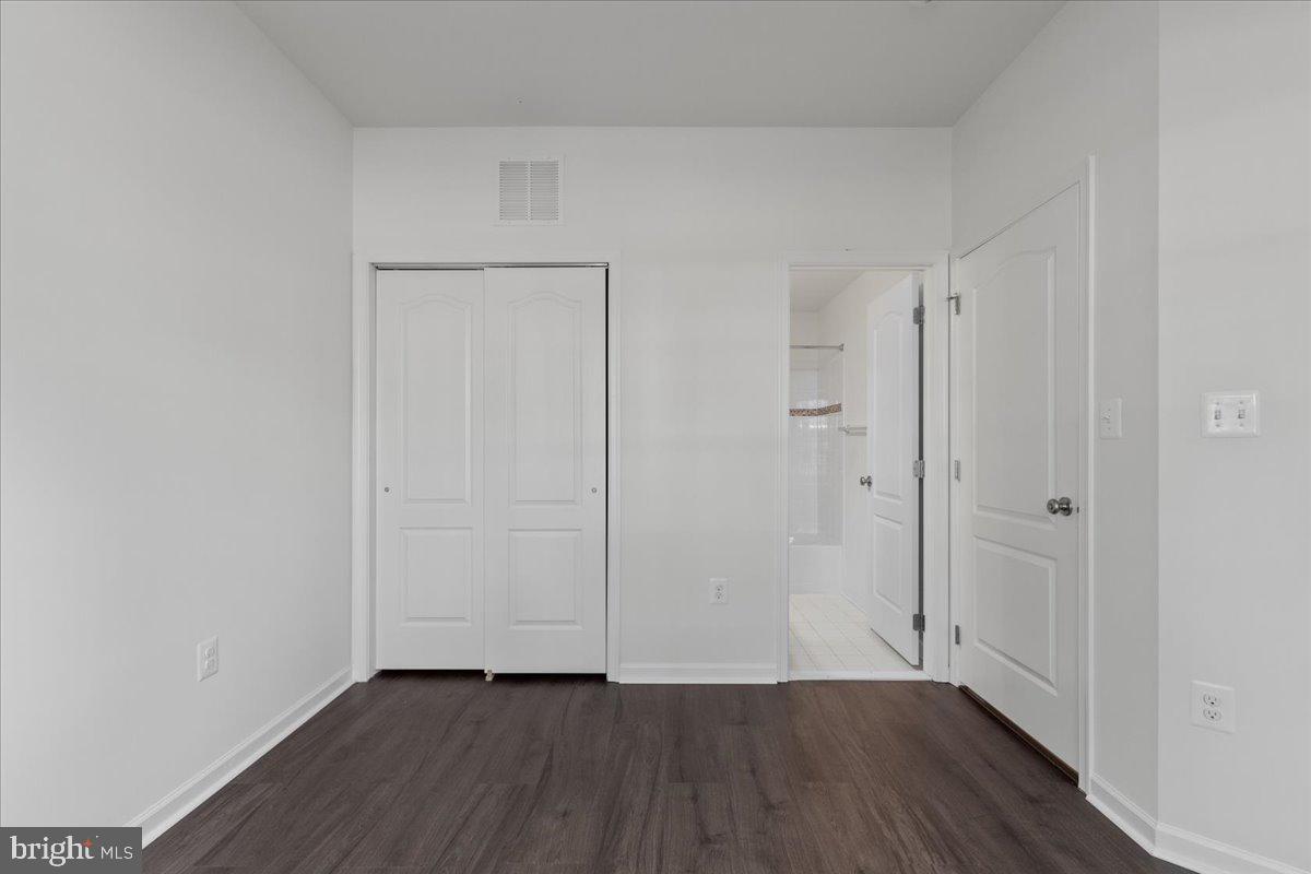 LOUDOUN VALLEY ESTATES 2 - Residential Lease