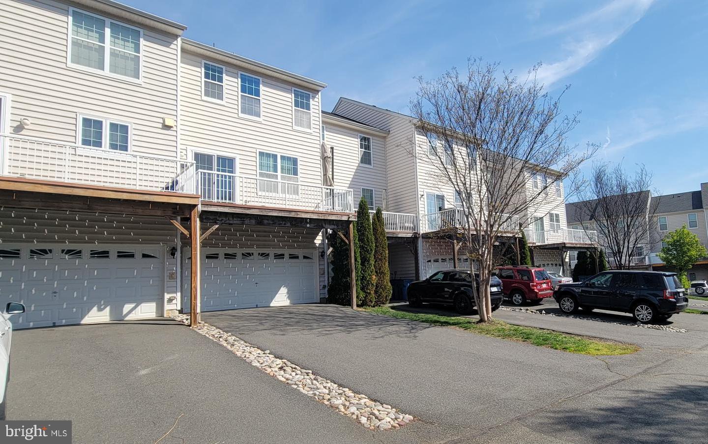 LOUDOUN VALLEY ESTATES 2 - Residential Lease