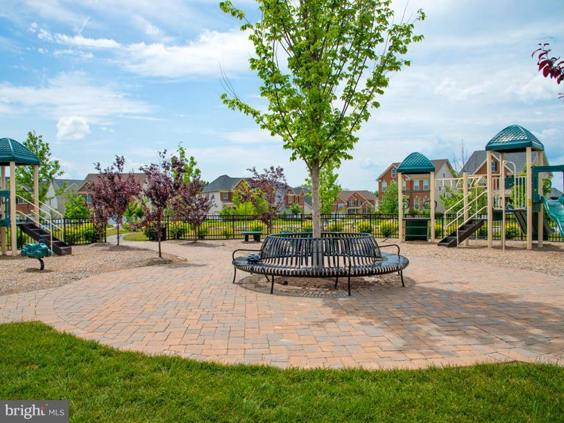 LOUDOUN VALLEY ESTATES 2 - Residential Lease