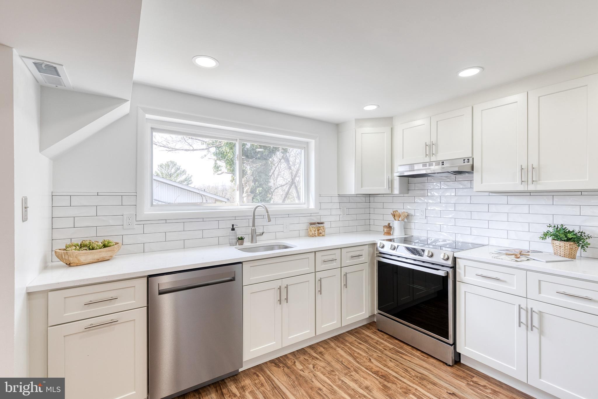 COLLEGE PARK ESTATES - Residential