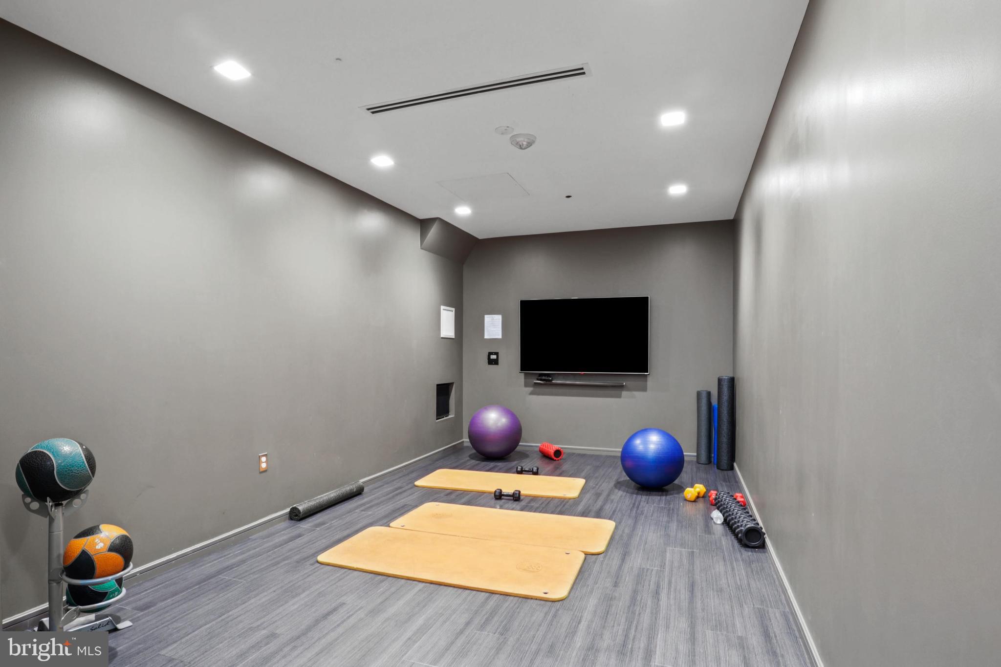 ROTONDA - Residential Lease