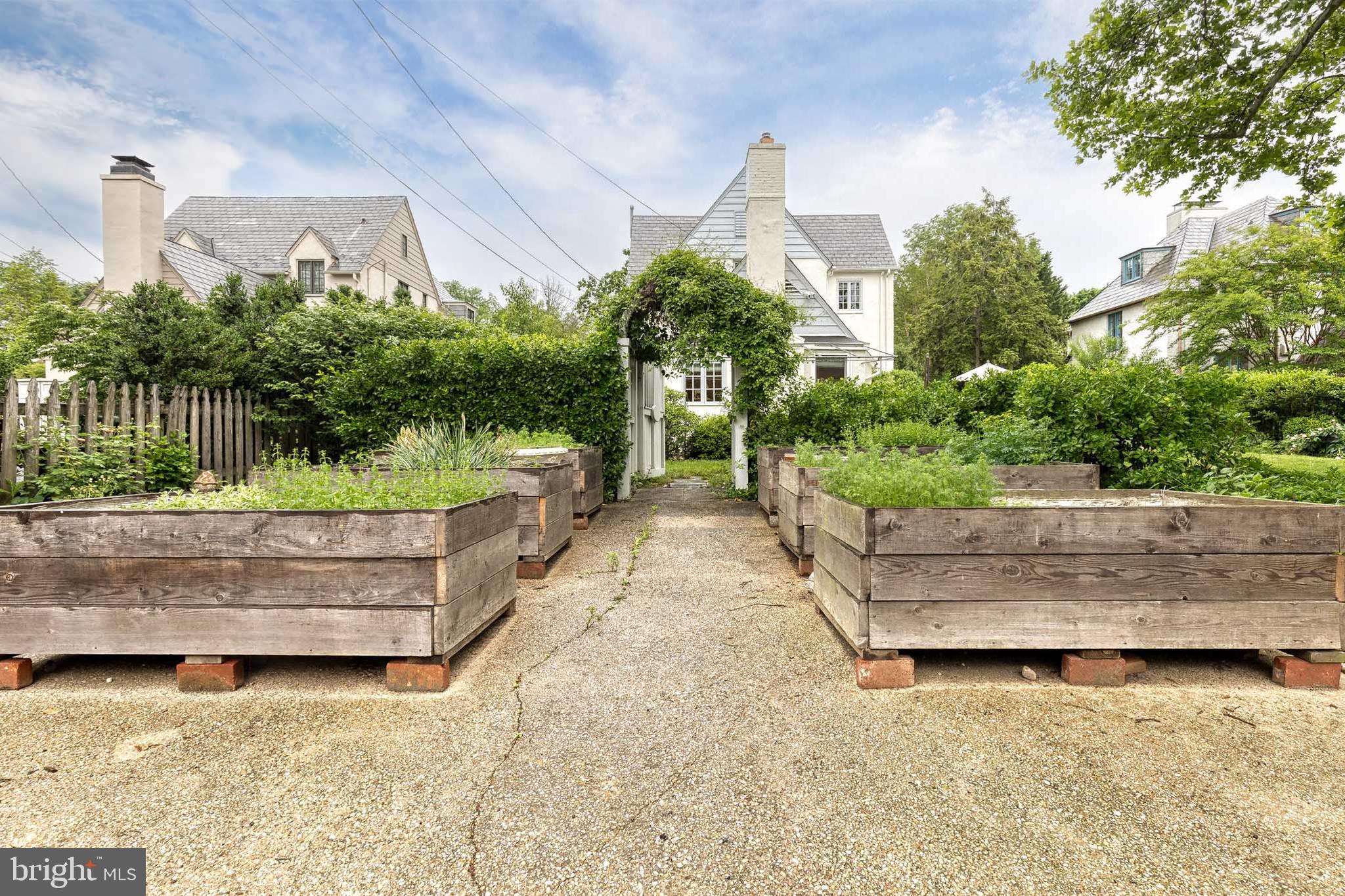 HOMELAND HISTORIC DISTRICT - Residential
