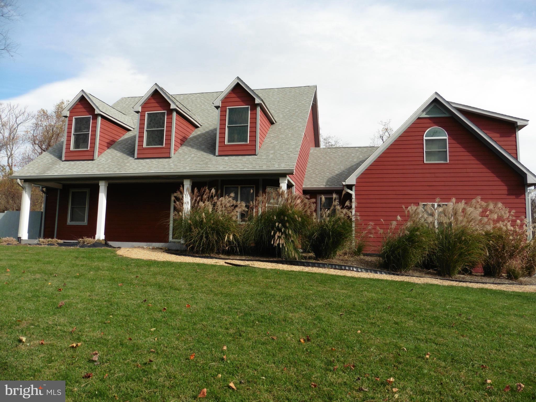 Great Cape Cod with VERY large bedrooms and open floor plan in living area.  One acre lot with huge pet friendly fenced rear yard. For the hiker - a short walk from the Appalachian Trail. 2 car garage has a bonus studio apartment with bath/laundry on upper level for guests or to rent out (studio last rented - with utilities  for $600 ). Close to Rte. 7 and Loudoun County. Available now.