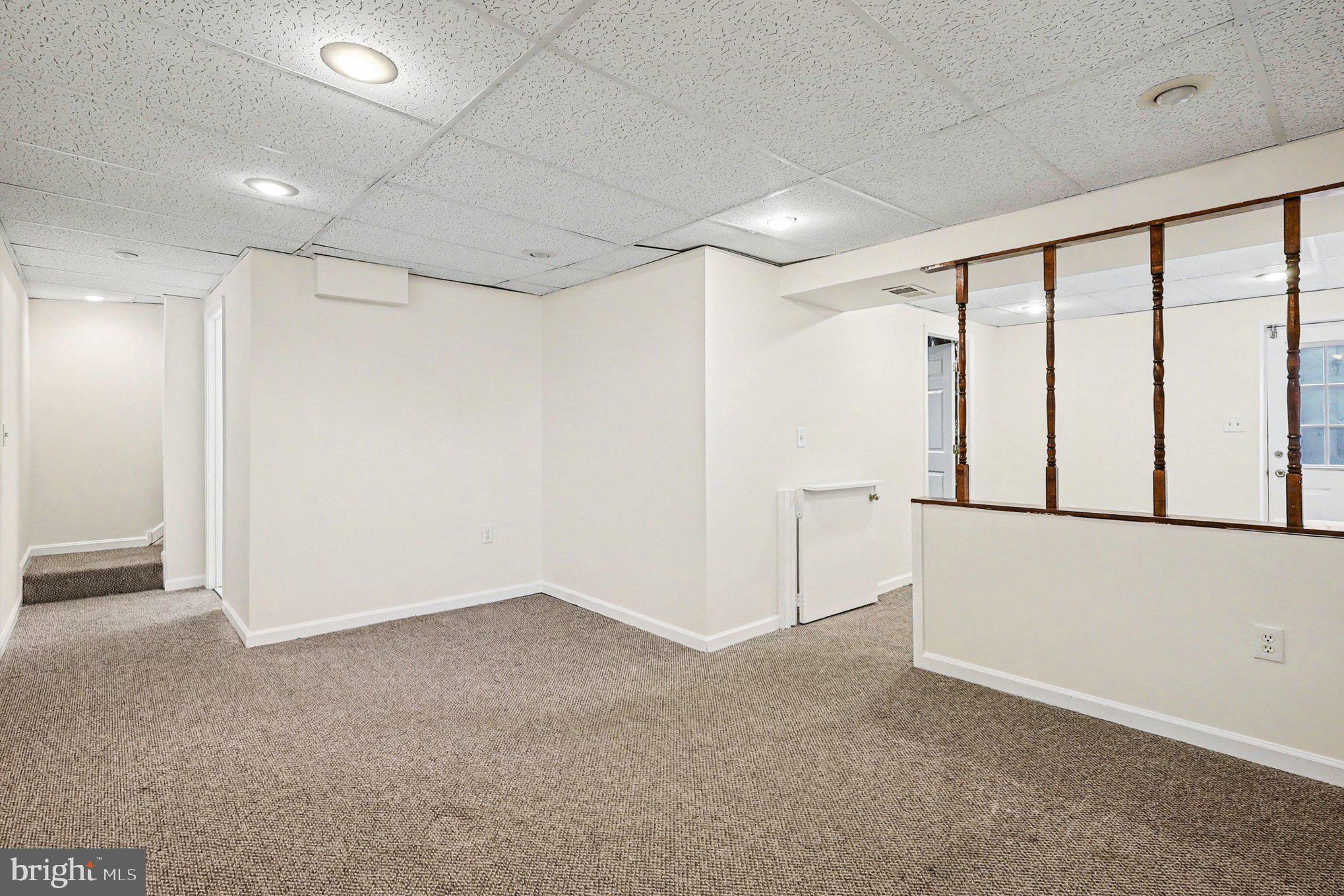ESTATES AT EAGLE LIE - Residential Lease