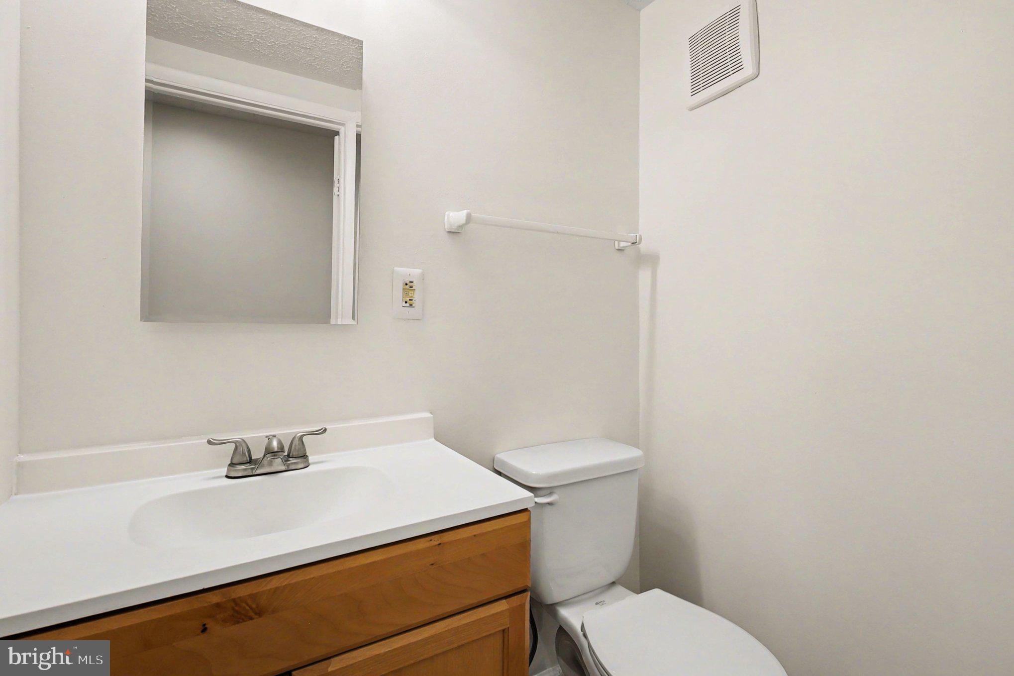 ESTATES AT EAGLE LIE - Residential Lease