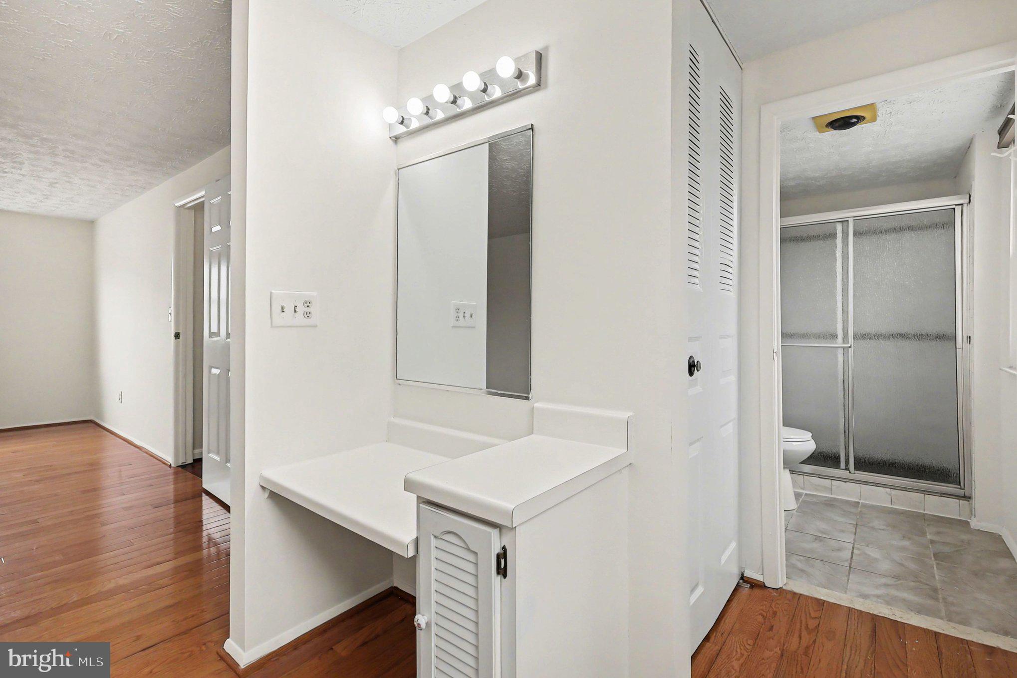 ESTATES AT EAGLE LIE - Residential Lease
