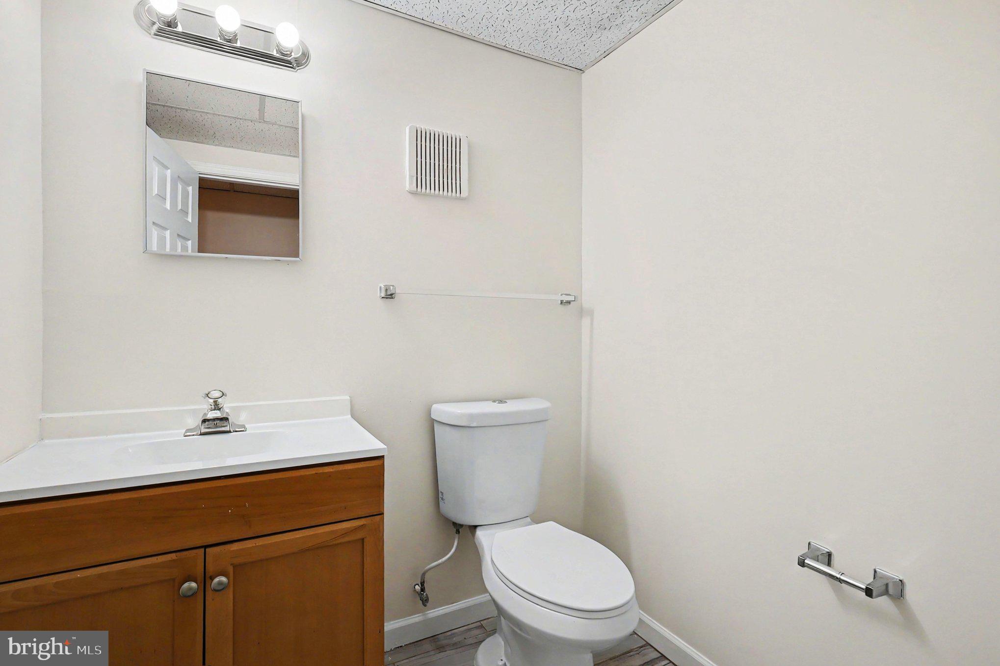 ESTATES AT EAGLE LIE - Residential Lease