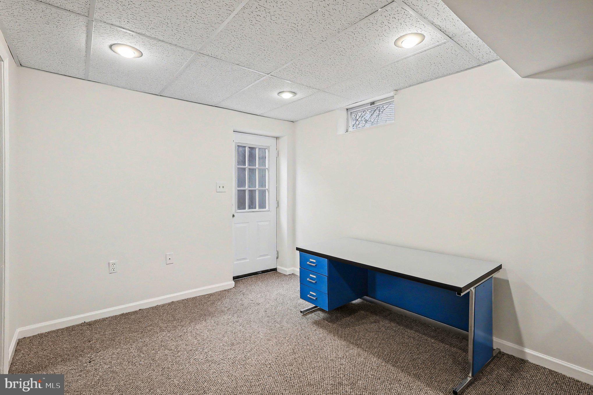 ESTATES AT EAGLE LIE - Residential Lease
