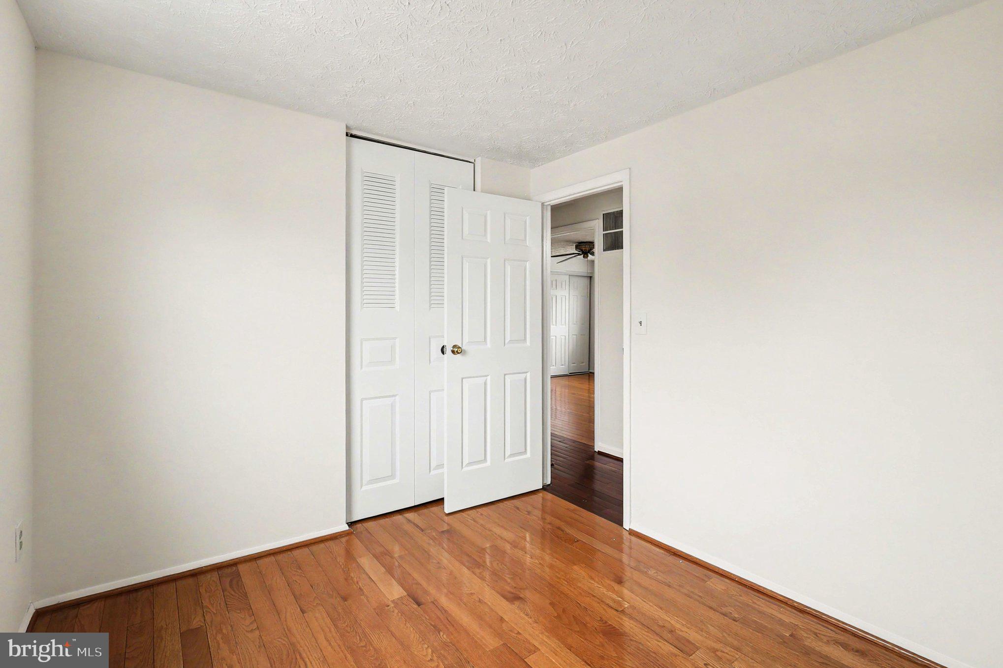 ESTATES AT EAGLE LIE - Residential Lease