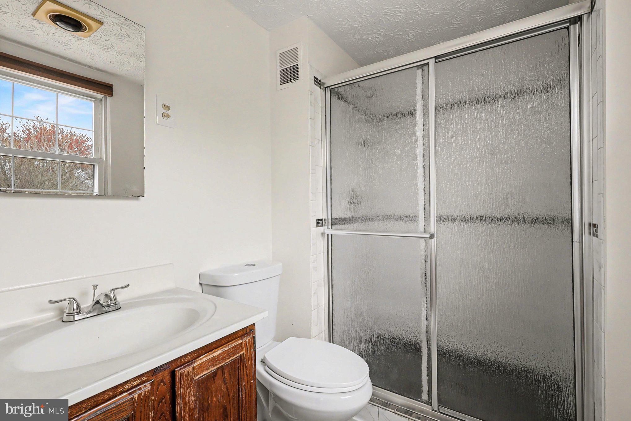 ESTATES AT EAGLE LIE - Residential Lease