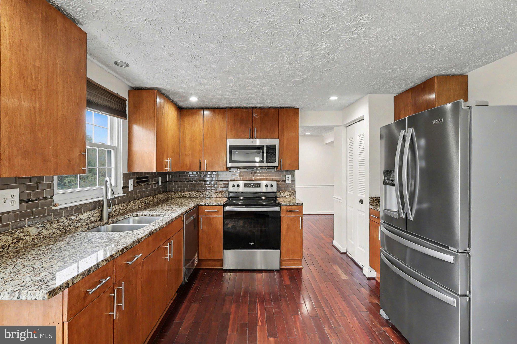 ESTATES AT EAGLE LIE - Residential Lease