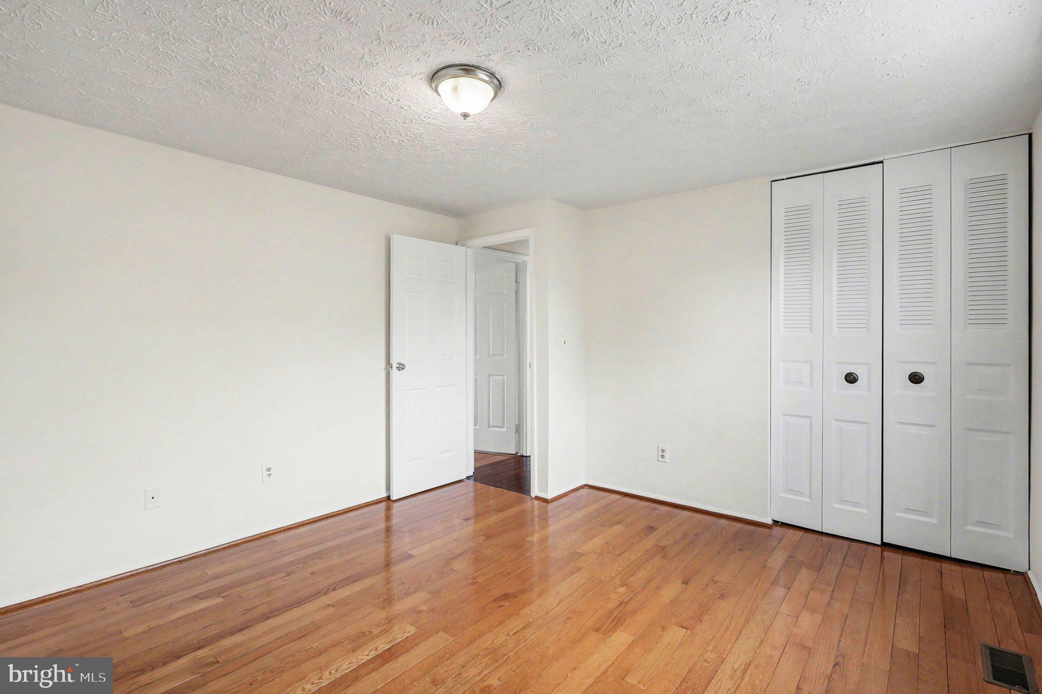 ESTATES AT EAGLE LIE - Residential Lease
