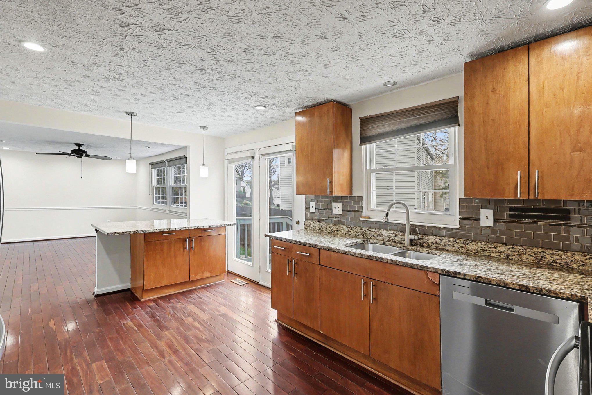 ESTATES AT EAGLE LIE - Residential Lease
