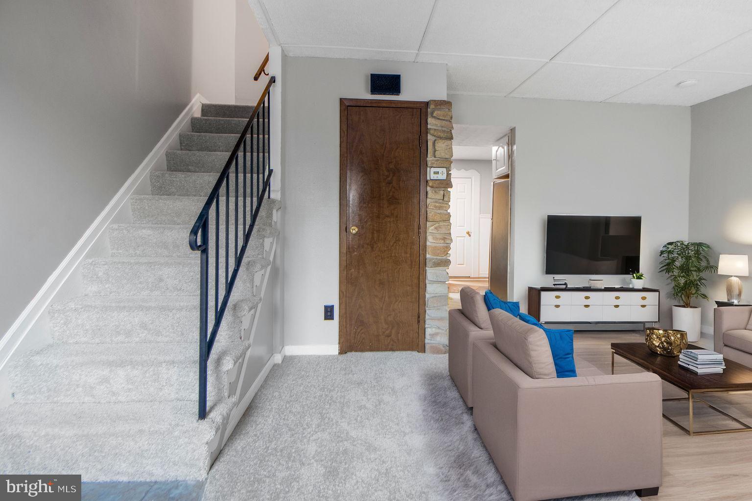 HARFORD SQUARE - Residential Lease