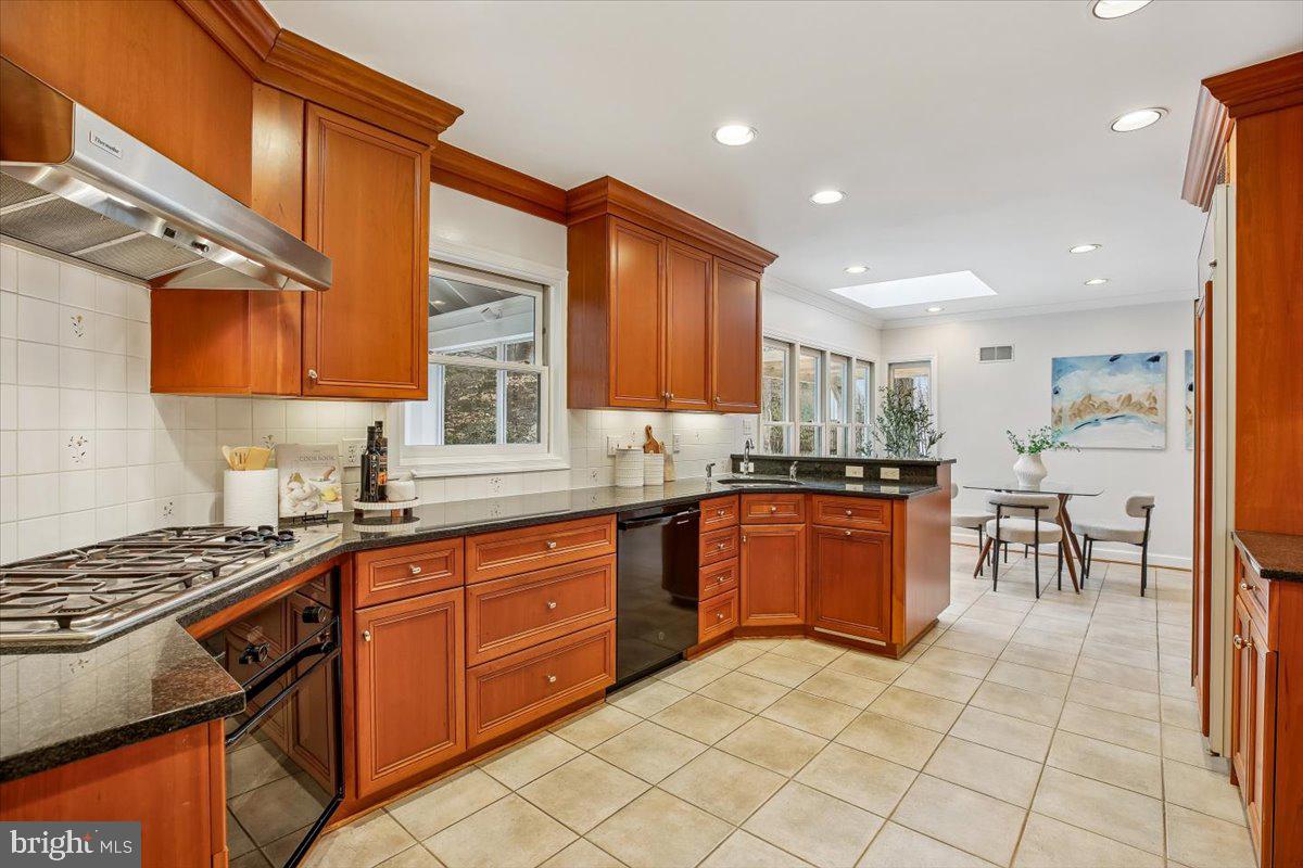 BRADLEY HILLS GROVE - Residential