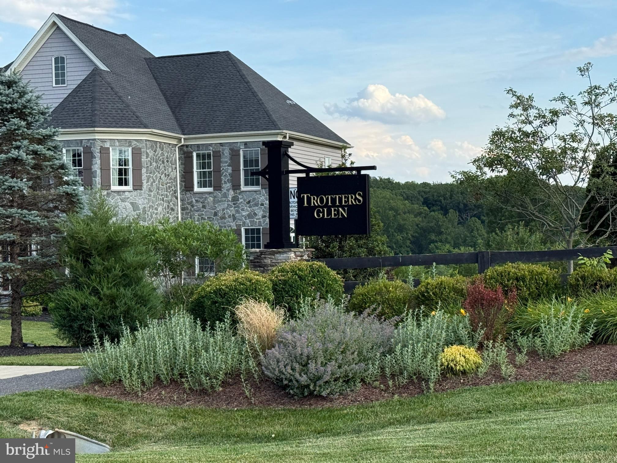 TROTTERS GLEN - Residential