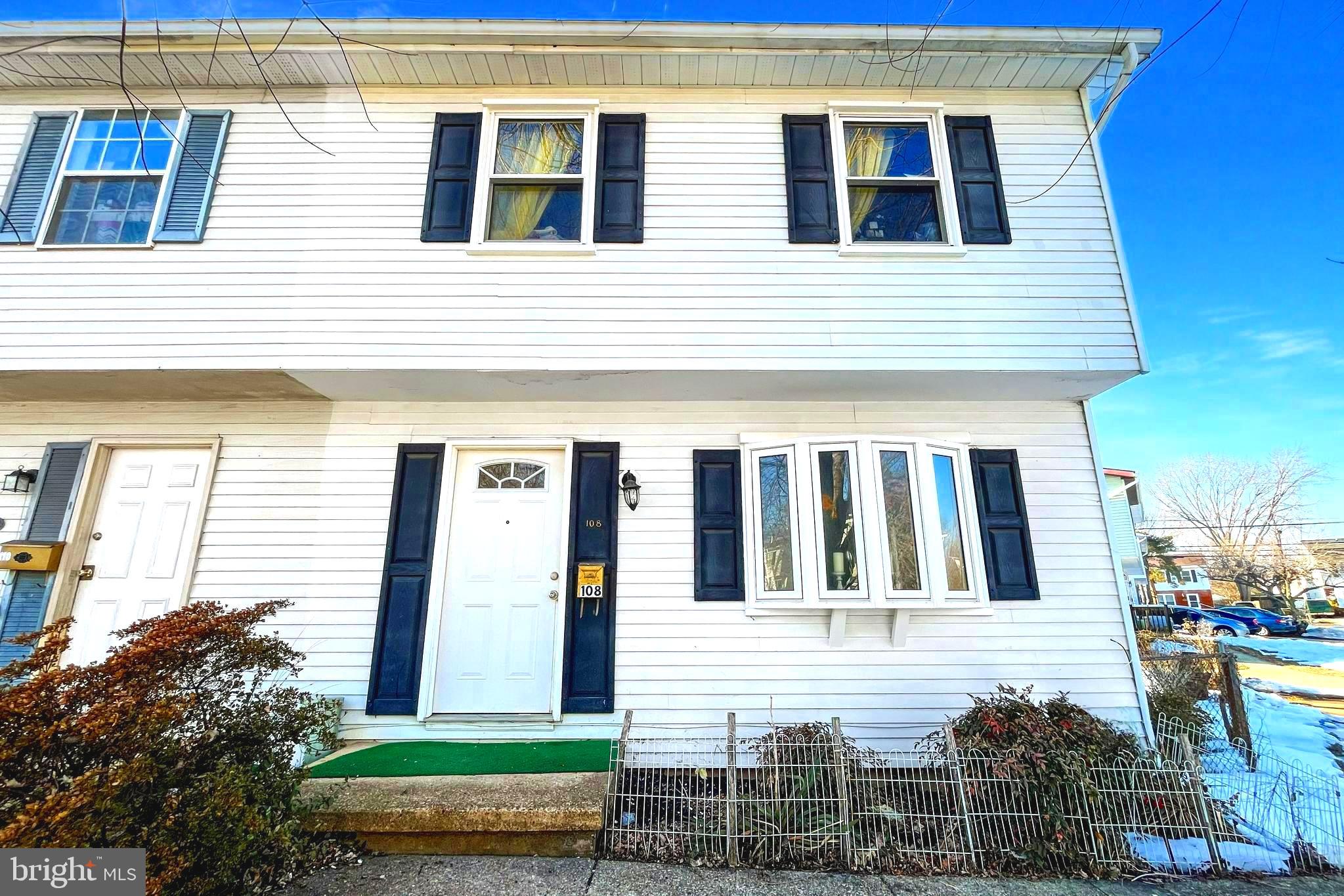 Owner is offering $ 5,000.00 for helping buyer with closings costs!!
Great location! Sweet, cozy, and lovely  semi-detached home. 3 bedroom, 1 1/2  baths and semi finished basement. The house is ready for your personal touch! NEW ROOF 2023. Close to Truxtun Park and easy access to downtown Annapolis and US 50 /97 HWY. GREAT OPPORTUNITY! Bring your best offer.