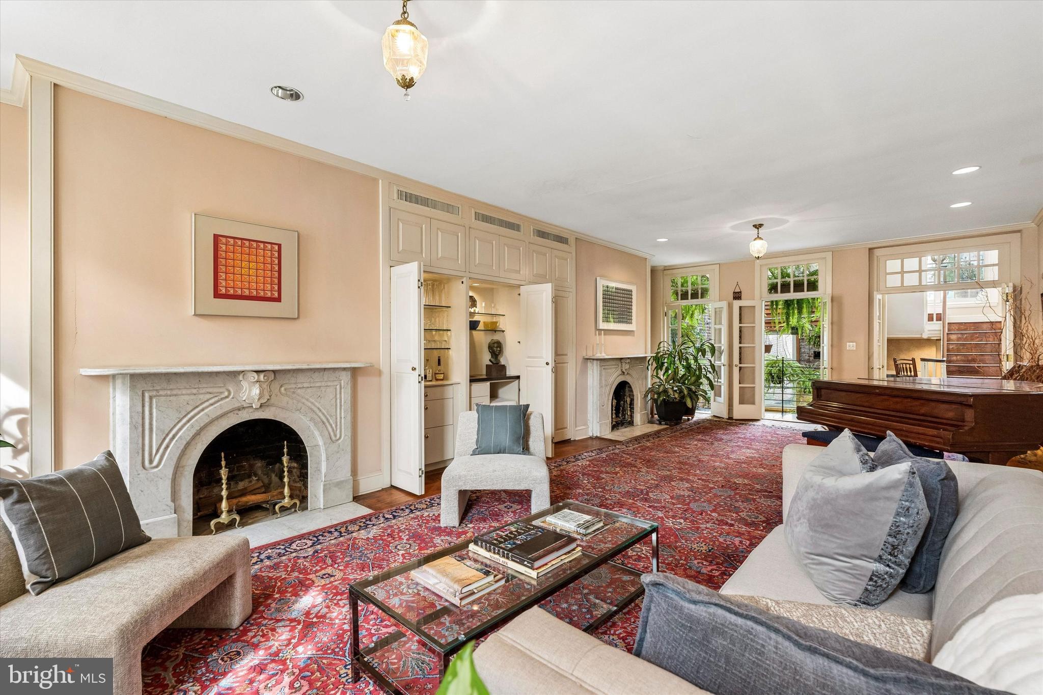 SOCIETY HILL - Residential