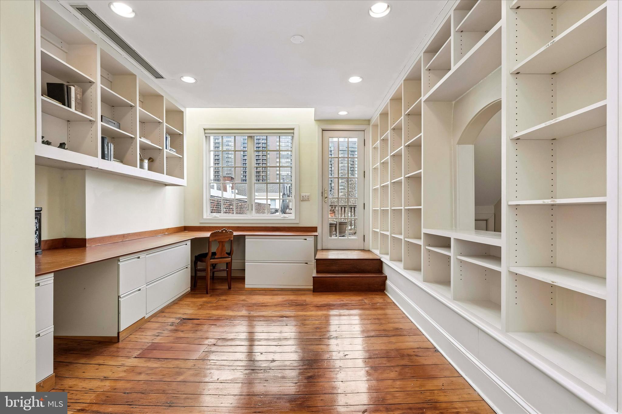 SOCIETY HILL - Residential