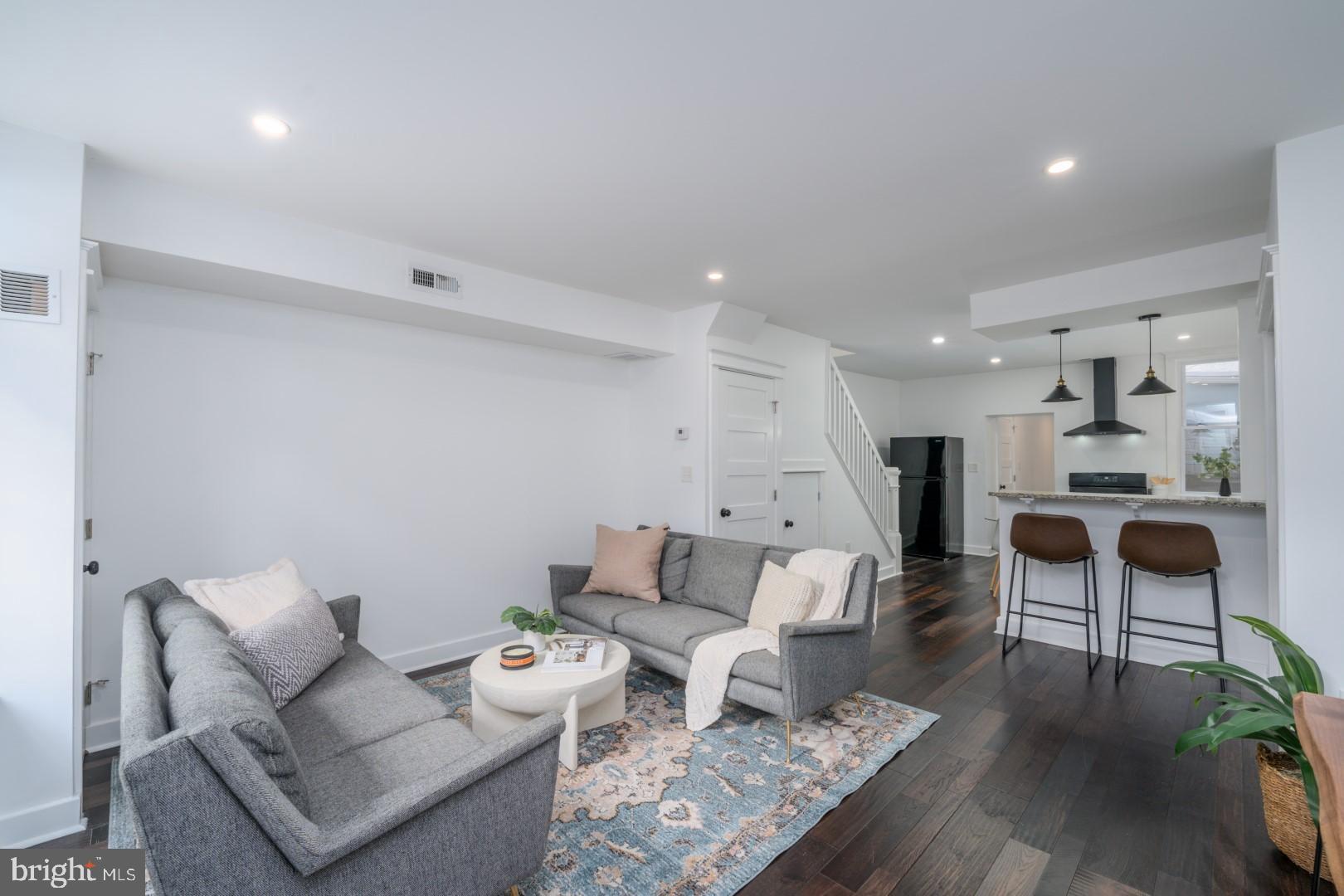 Live in one of the most sought-after downtown neighborhoods facing Thames Street Park.  Be minutes away from tons of area amenities. This beautifully renovated end-of-group home offers three bedrooms, two and a half baths, a fabulous sun-drenched open layout, and a gourmet kitchen in the heart of the historic district. Available immediately. The application is online under documents.  Pets are accepted on a case-by-case basis with a non-refundable pet deposit.  Schedule a showing today or walkthrough online with the virtual tour. Contact the listing agent with any questions. The floor plan is available in photos.
