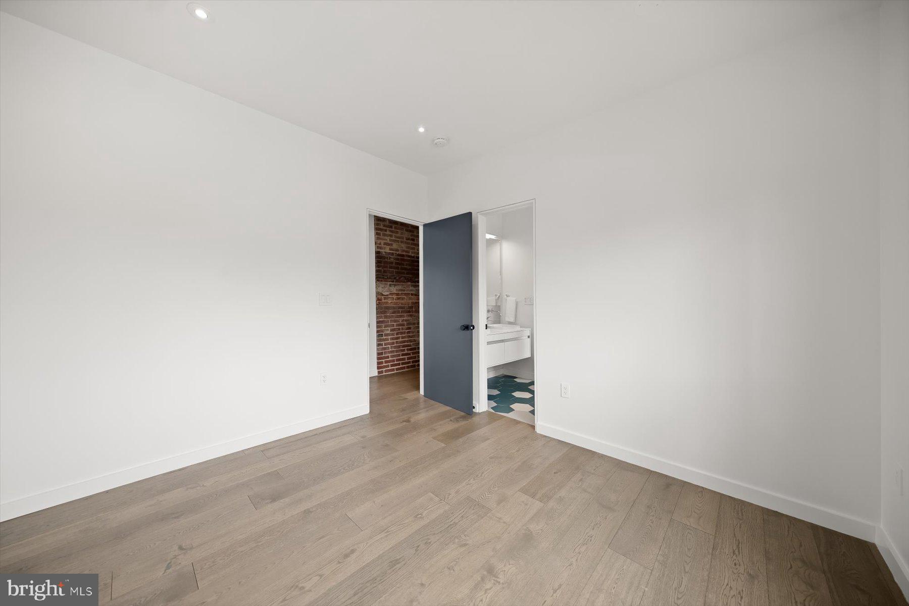 BERKSHIRE OAKWOOD - Residential