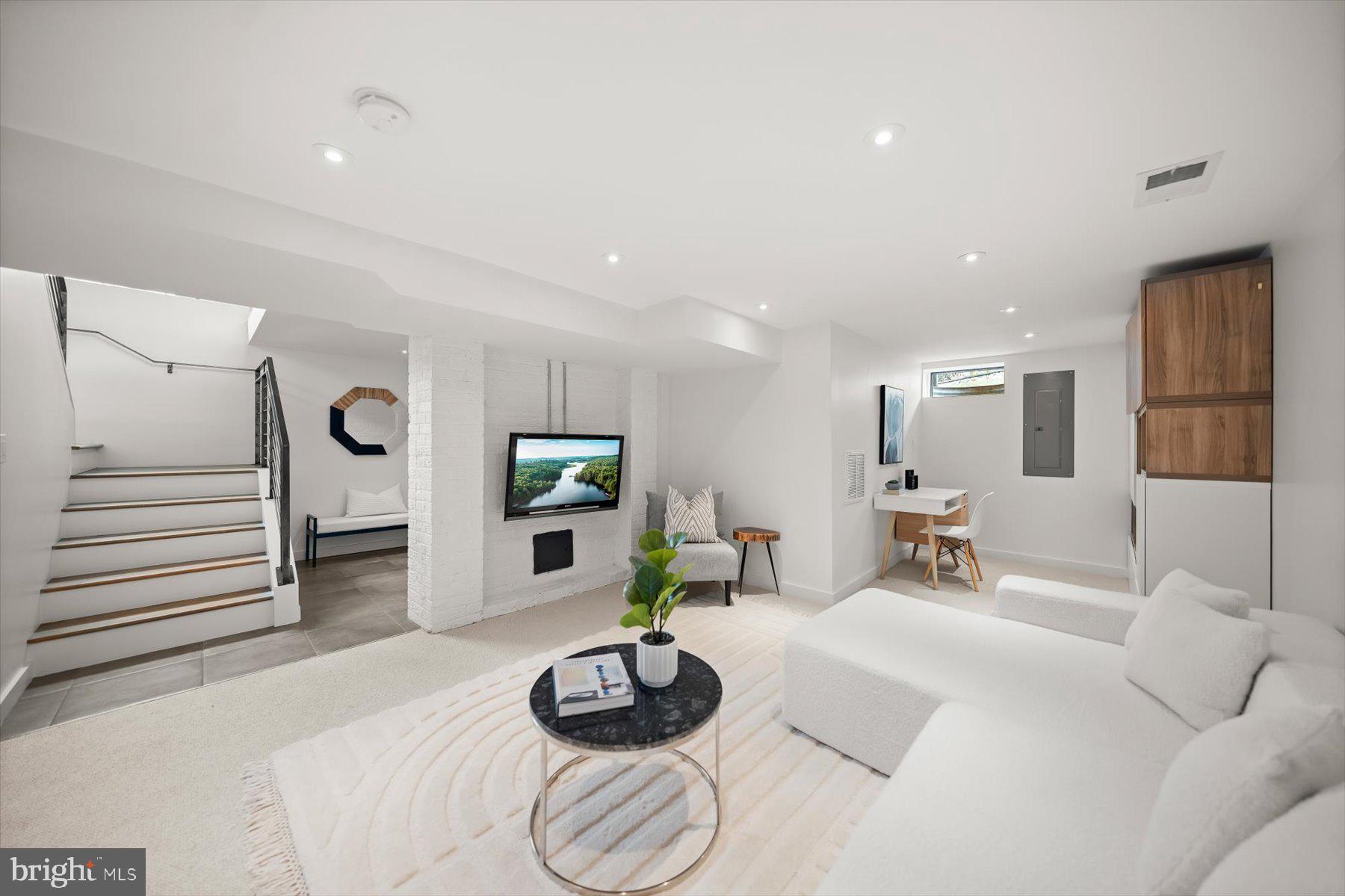 BERKSHIRE OAKWOOD - Residential