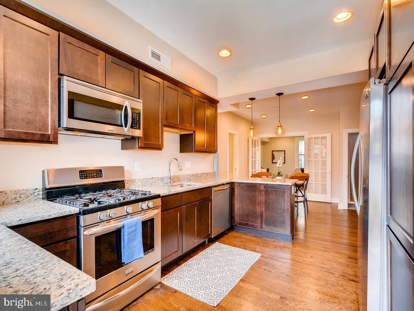 GREEKTOWN - Residential Lease