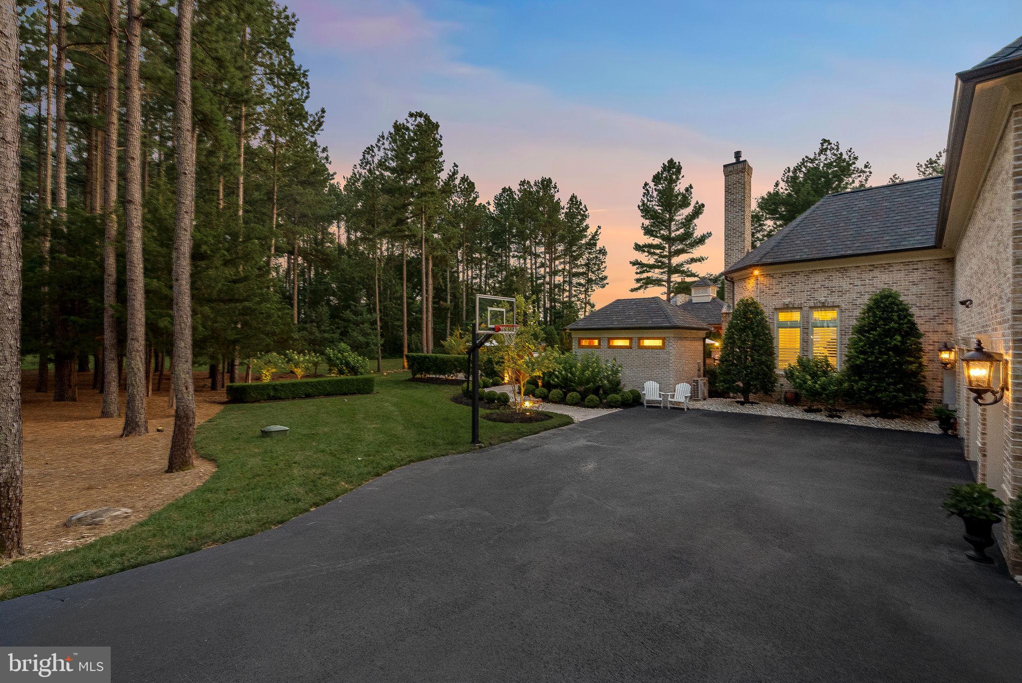 ESTATES @ CREIGHTON FARM - Residential